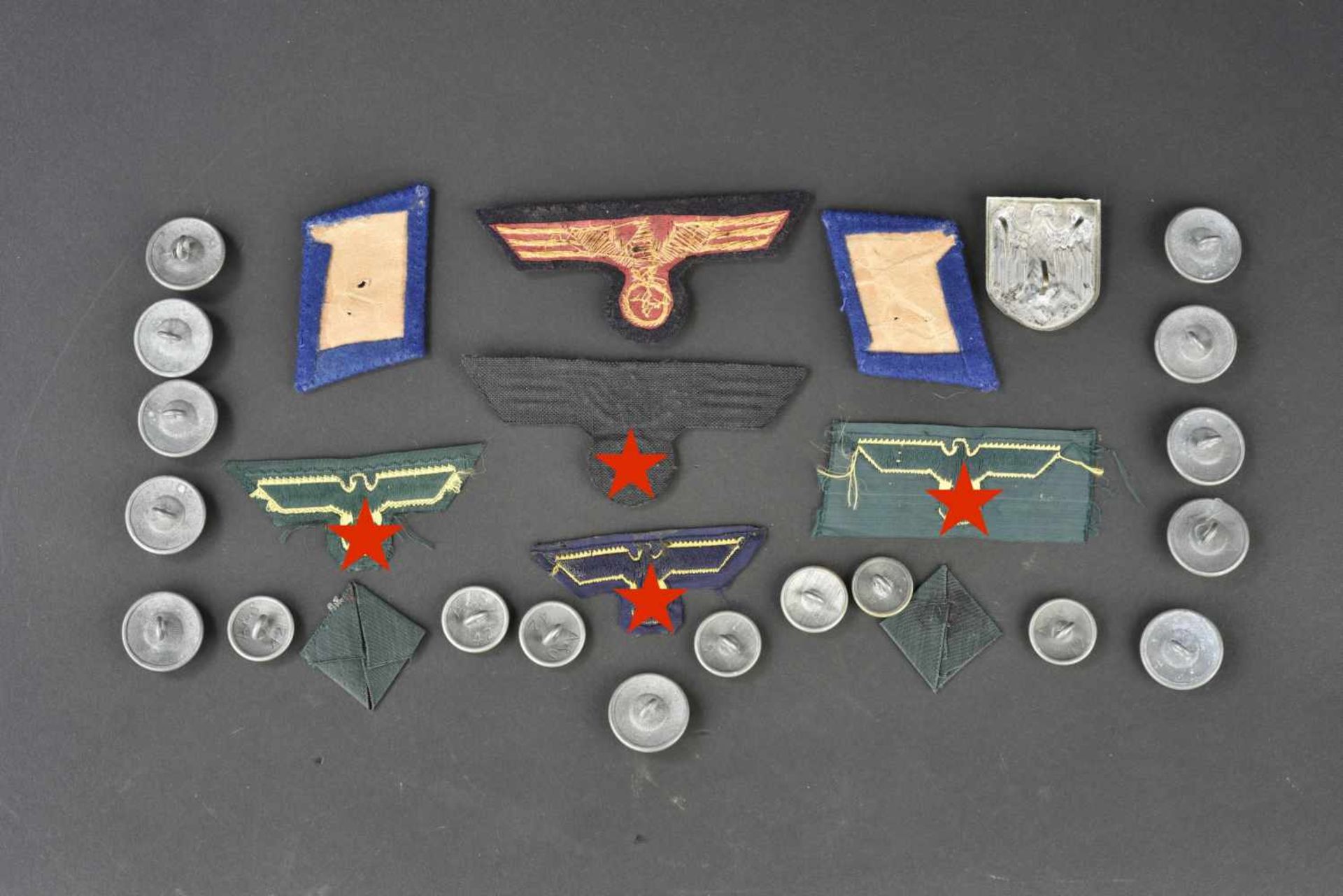 Ensemble d'accessoires d'uniforme de la Kriegsmarine Comprenant 18 boutons de la Kriegsmarine de - Bild 2 aus 2