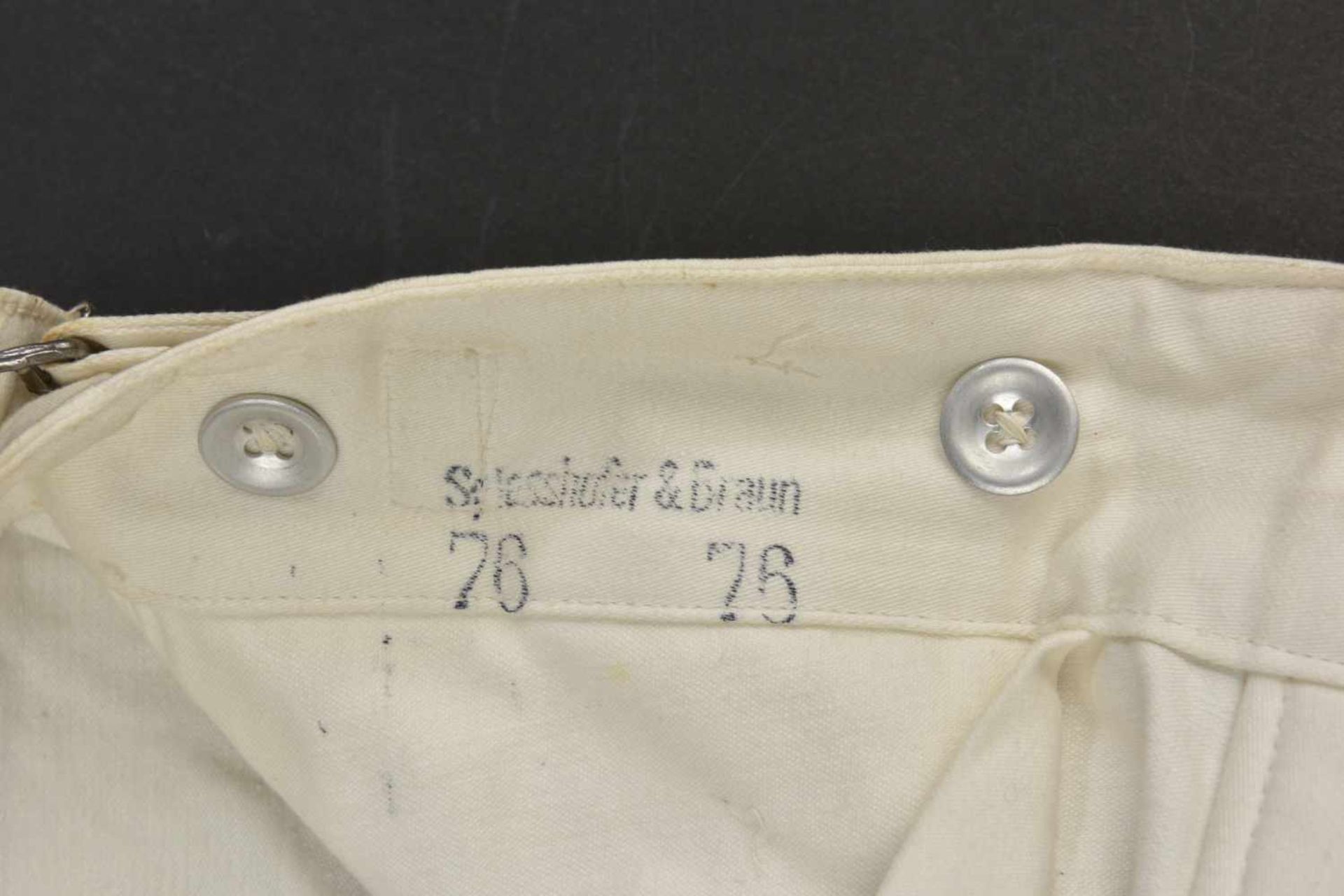 Pantalon blanc d'officier de la Kriegsmarine En tissu coton blanc, tous les boutons sont présents. - Bild 2 aus 4