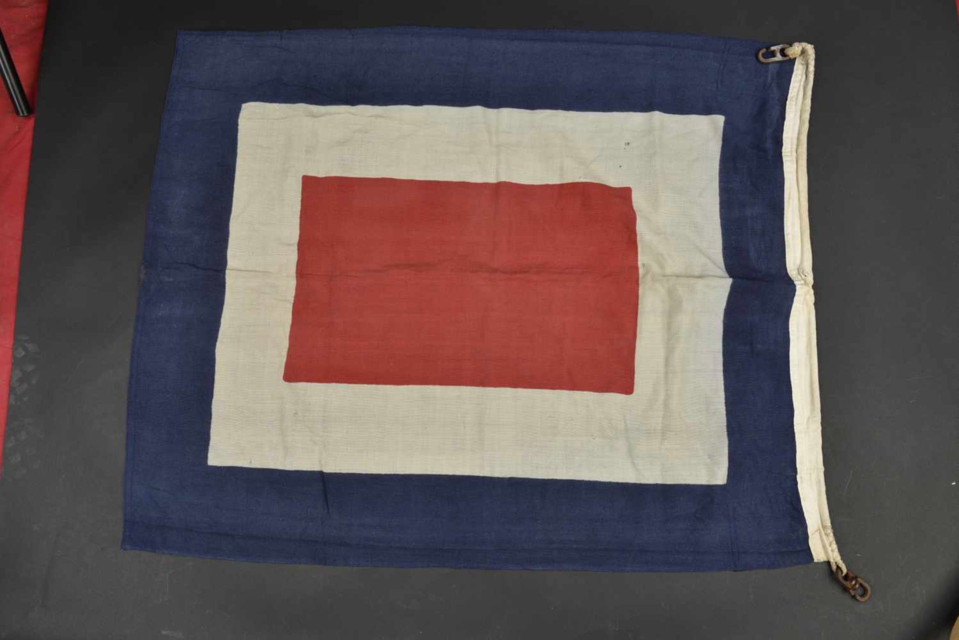 Drapeau de signalisation de la Kriegsmarine En tissu coton bleu/blanc/rouge. Les cordons de fixation - Bild 2 aus 4