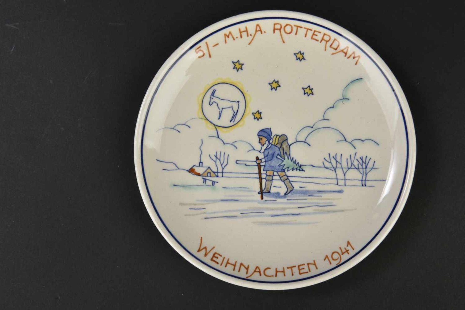 Assiette décorative Weihnachten 1941 Rotterdam En porcelaine blanche, richement décoré. Quelques