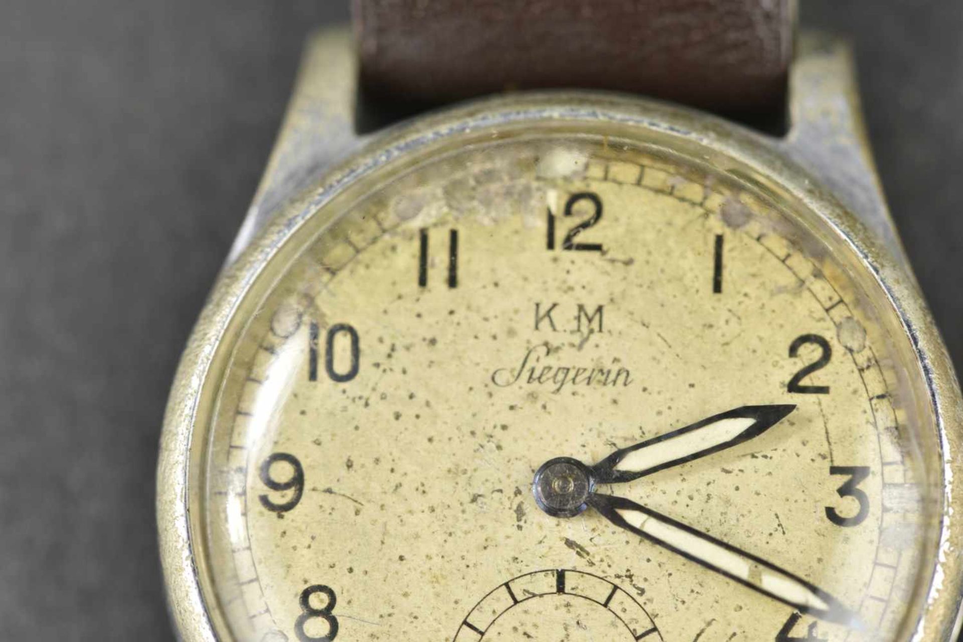 Montre bracelet de la Kriegsmarine Modèle de dotation distribué aux marins en ayant l'utilité - Image 3 of 4