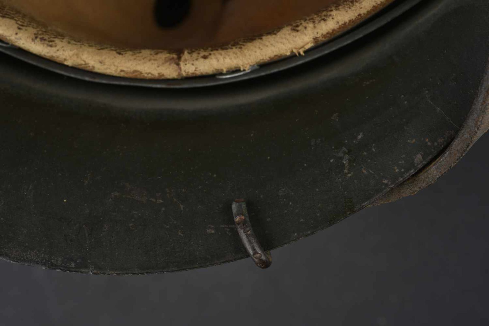 Casque de la Heer avec filet de camouflage Modèle 42, fabrication HKP 66, numéro de lot 3568. - Bild 2 aus 4