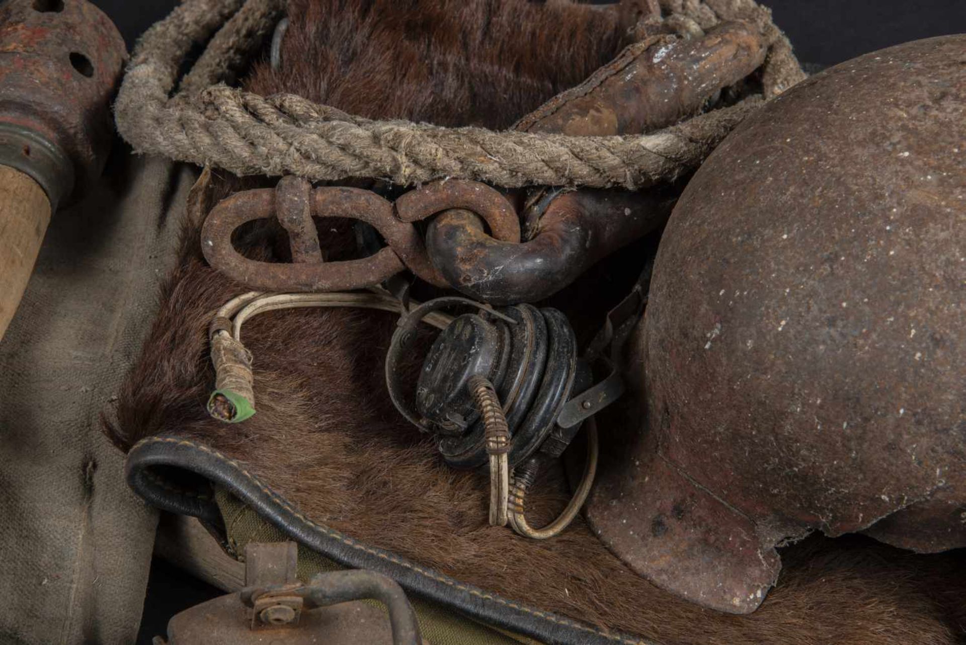 Ensemble d'équipement de la Heer Comprenant une coque de casque allemand de fouille. Une pelle - Bild 3 aus 4