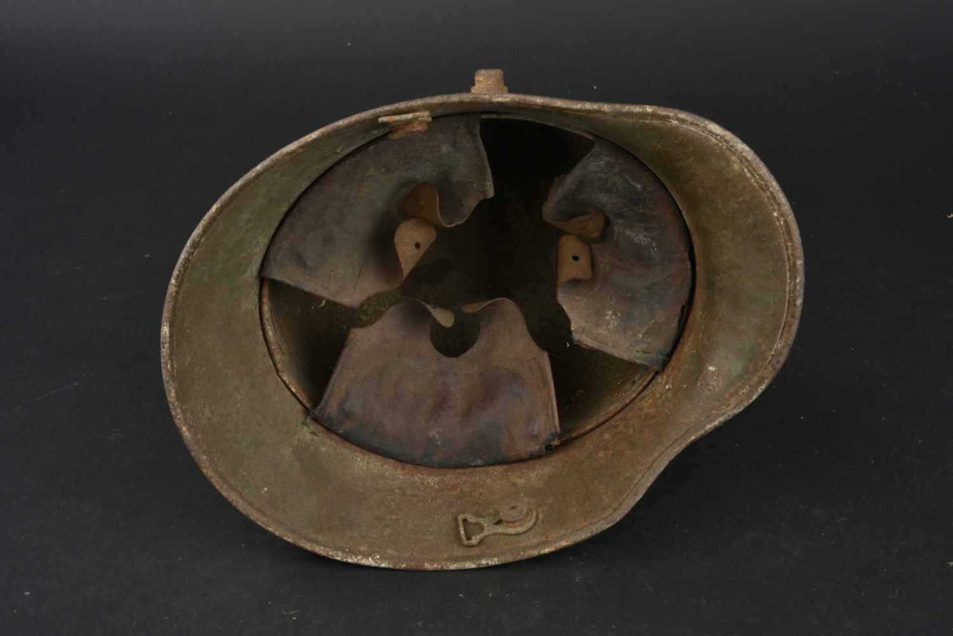 Casque première guerre mondiale camouflé Coque en métal, fabricant illisible. Peinture camouflé - Image 2 of 4