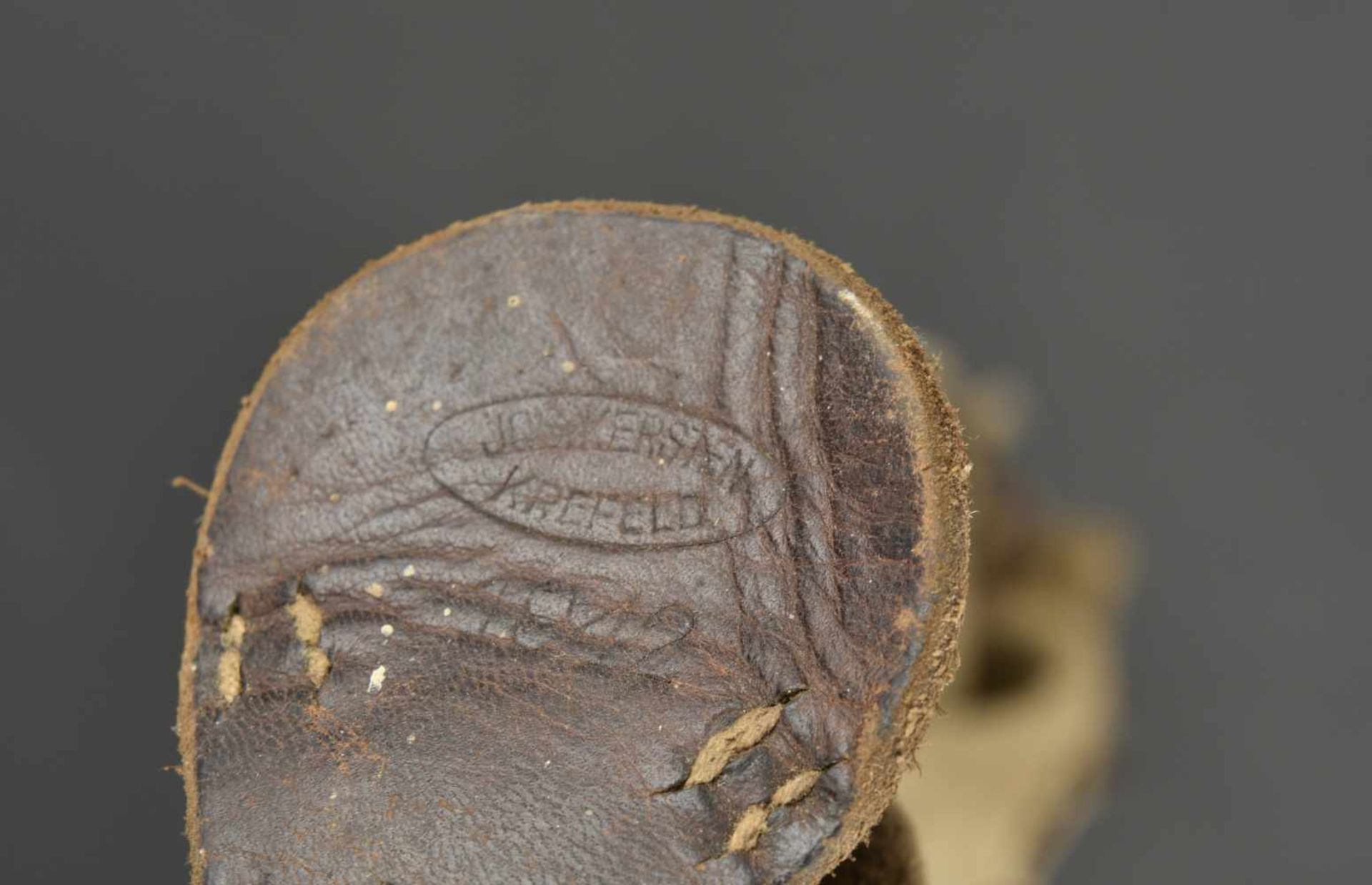 Brelage Afrikakorps En toile sable, complet, partie cuir datée 1942, toutes les pièces métalliques - Image 2 of 3