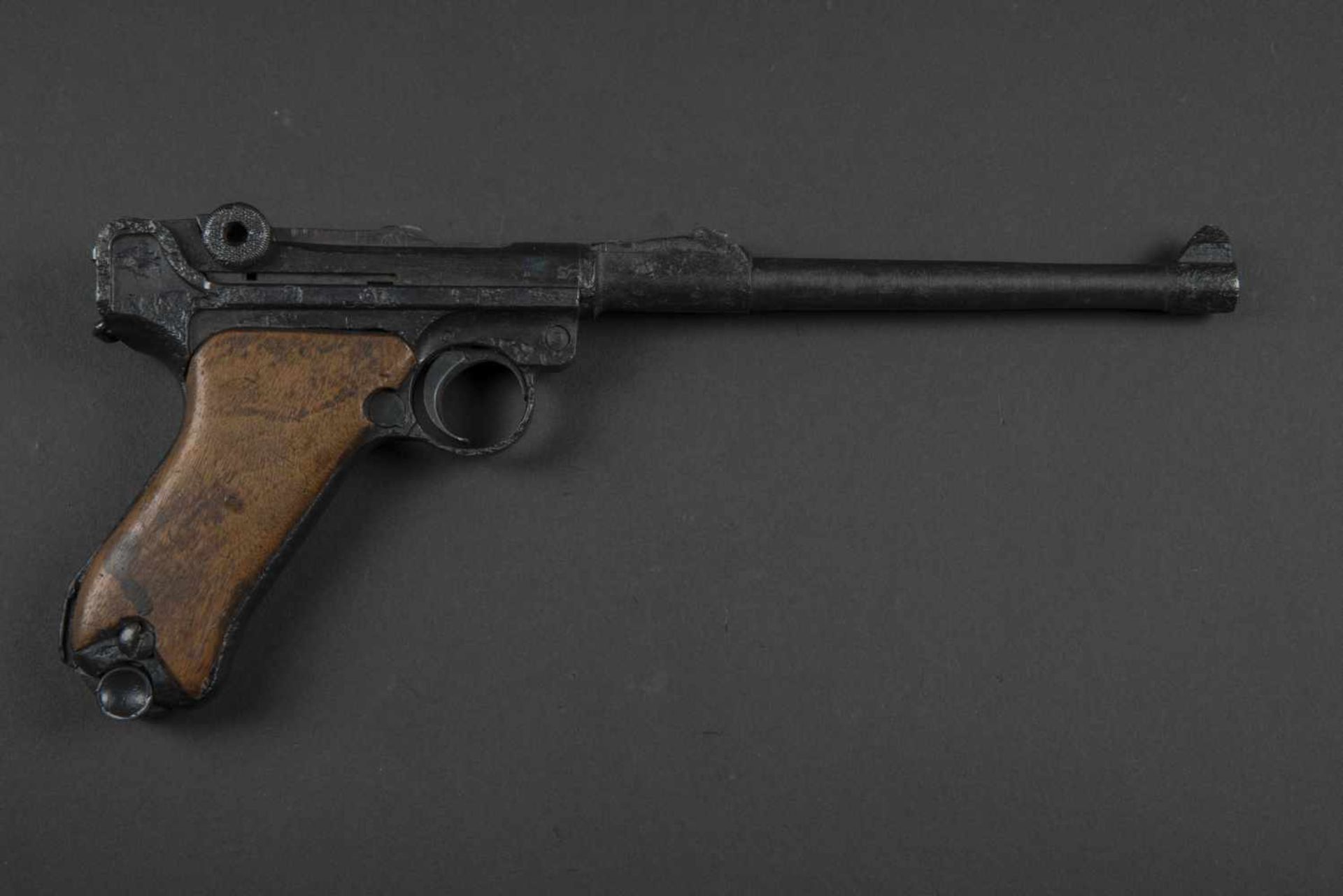 Pistolet Luger Artillerie neutralisé Catégorie C9 Pièce de fouille, numéro 9064, plaquette