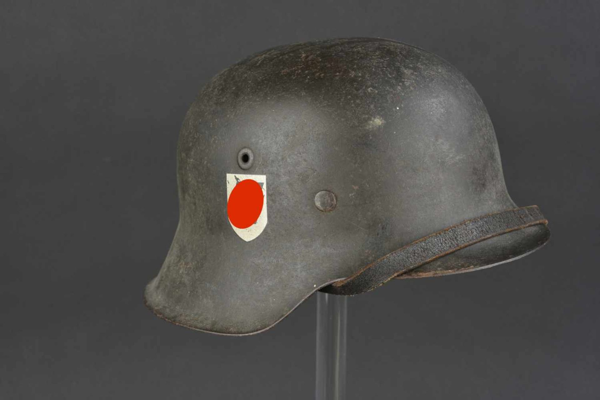 Casque Waffen SS nominatif Modèle 42, peinture à 90%, fabrication NS 64, numéro D464. Intérieur