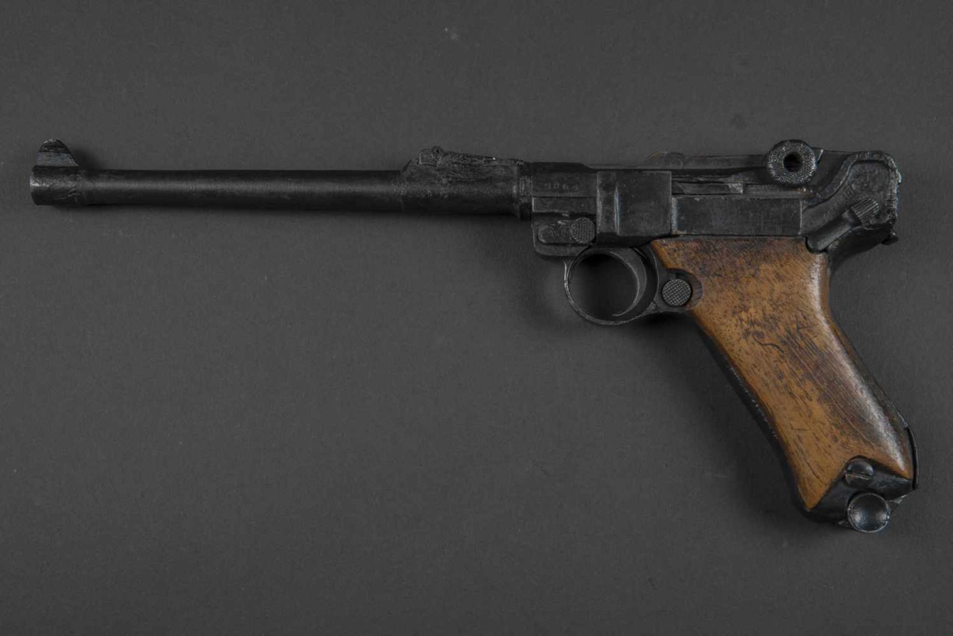 Pistolet Luger Artillerie neutralisé Catégorie C9 Pièce de fouille, numéro 9064, plaquette - Bild 2 aus 4