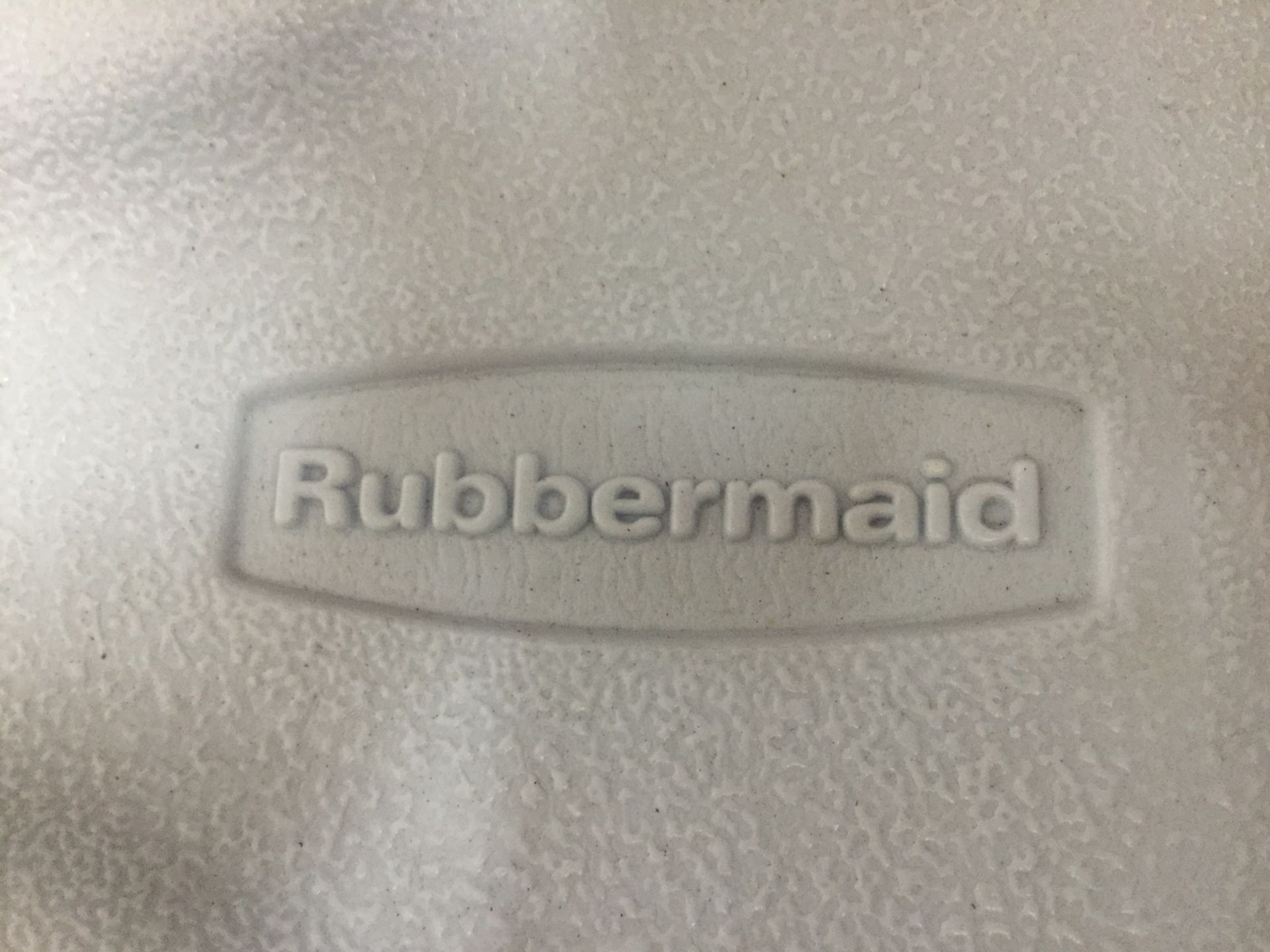 MIXED LOT - 1 X COLEMAN COOLER; 1 X RUBERMAID COOLER - Image 5 of 5