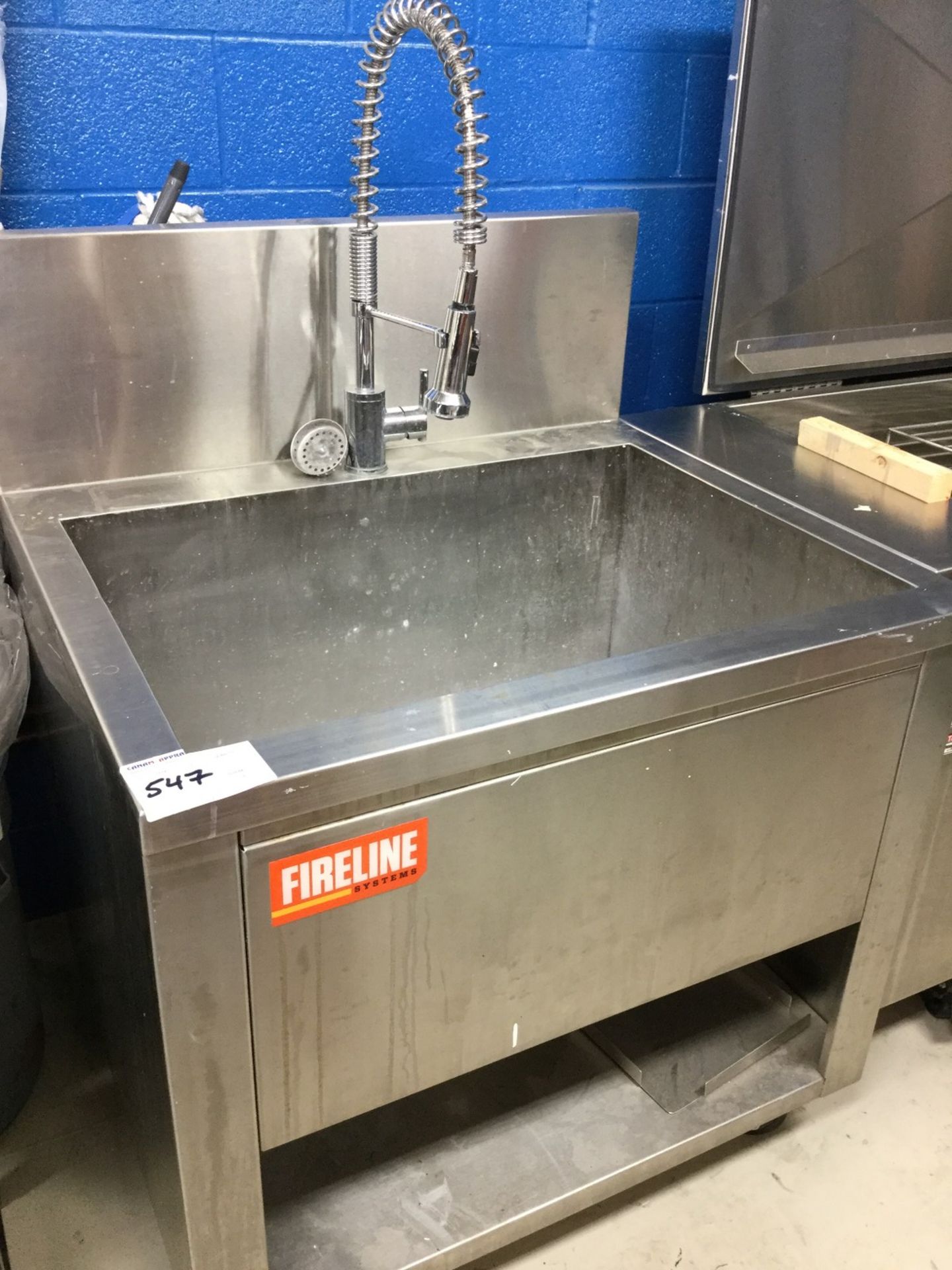 1 X ULTRASONIC INTERNATIONAL - FIRELINE SYSTEMS - STAINLESS STEEL WASH SINK WITH HAND HELD SPRAYER