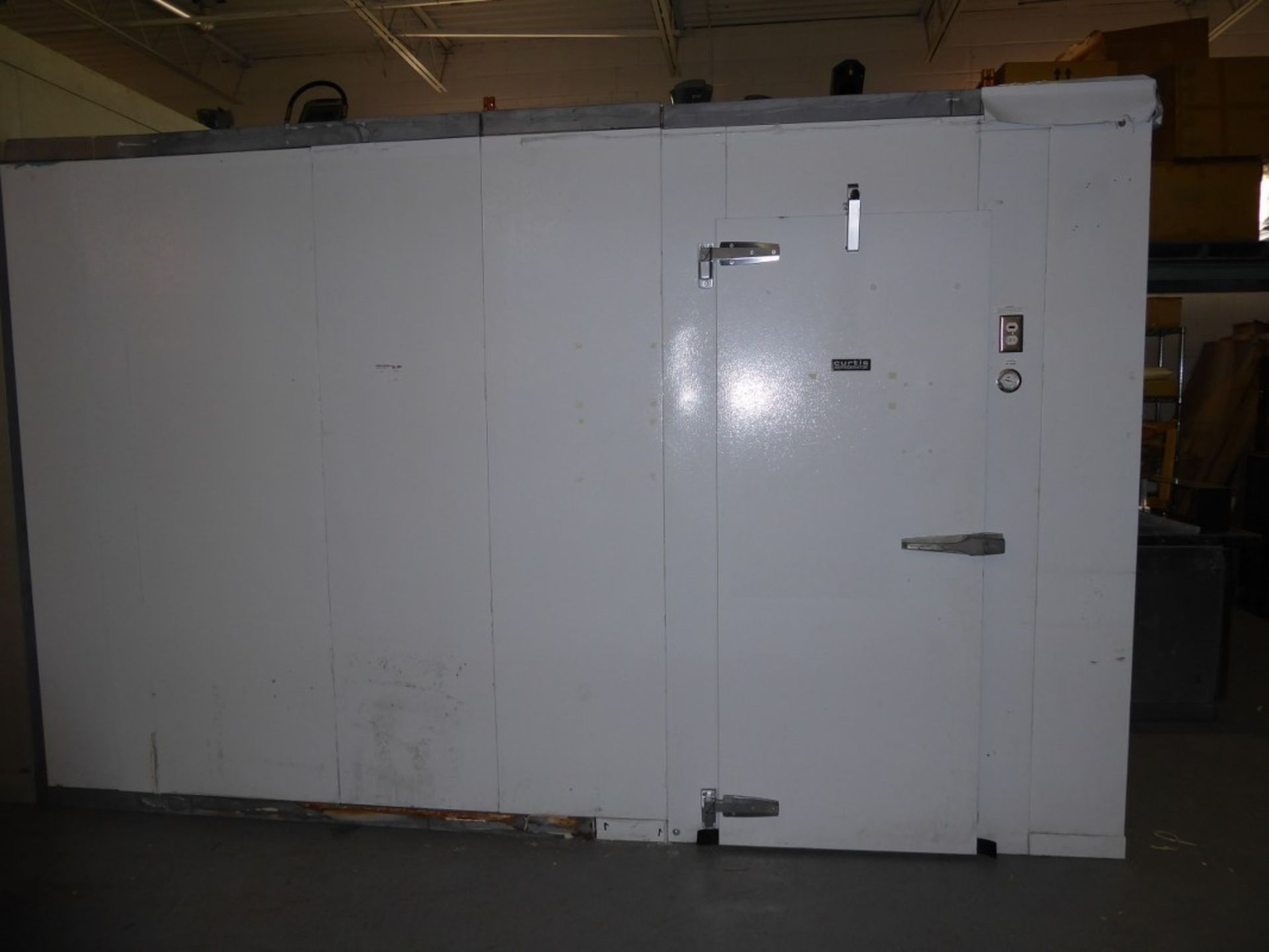 CURTIS REFRIGERATION -12' X 10' INSULATED WALK IN FREEZER (10'x5.5') /REFRIGERATOR (10'x6') COMBO