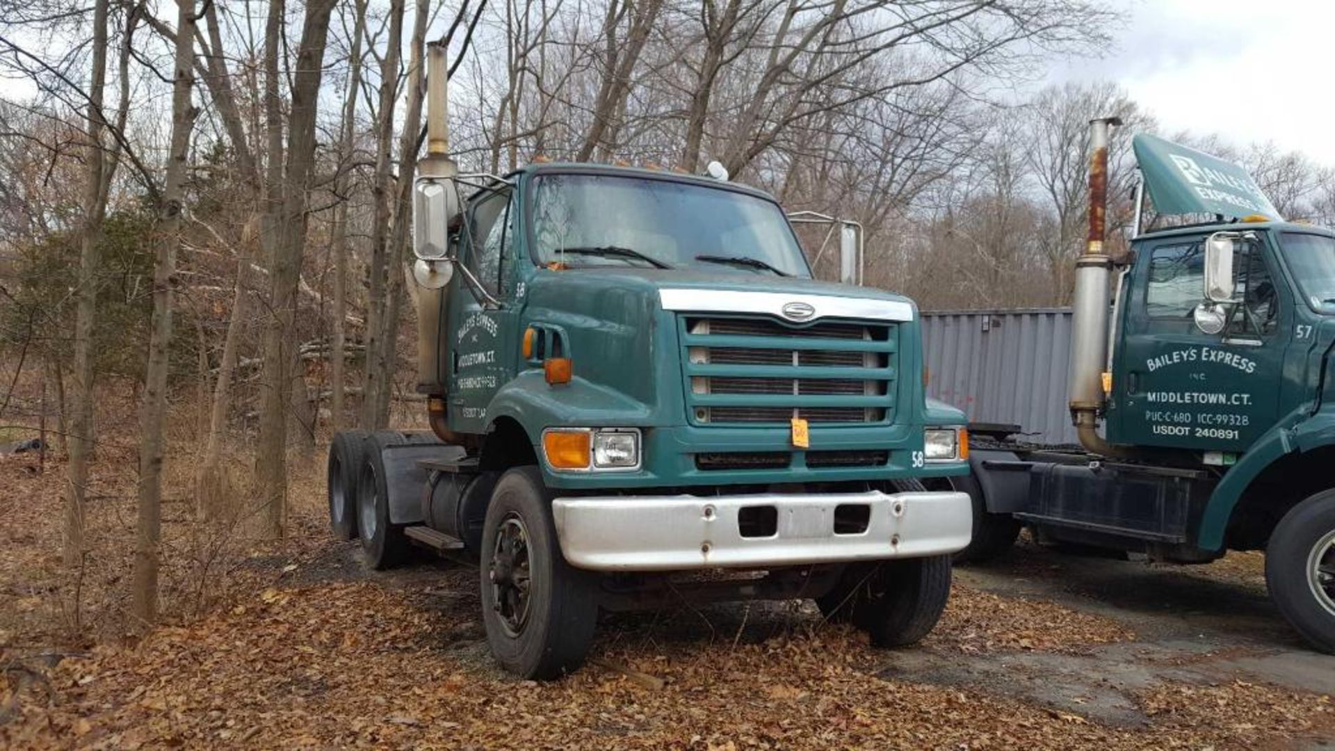 2000 Sterling LT 9501 tractor with Cummins N14-435 Diesel motor, Eaton Fuller 10 spd trans, Sterling - Image 2 of 2