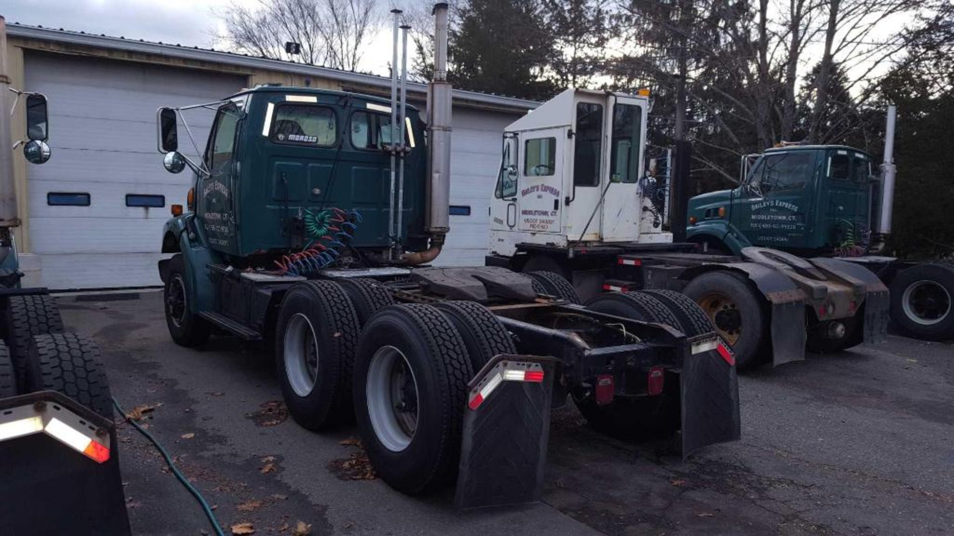 2000 Sterling LT 9501 tractor with Cummins N14-435 Diesel motor, Eaton Fuller 10 spd trans, Sterling - Image 3 of 4