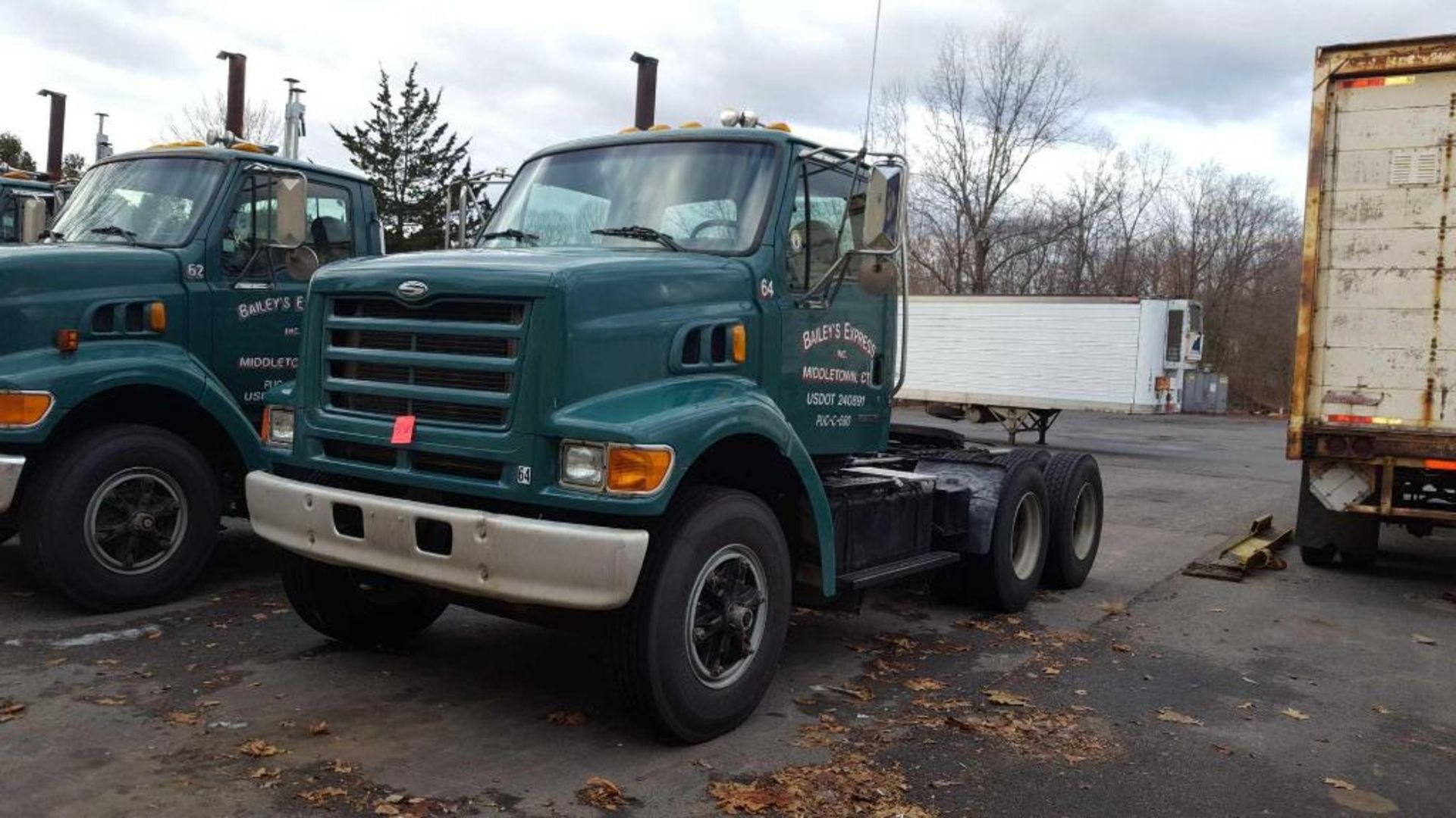 2002 Sterling LT 9501tractor with Cummins N14-435 Diesel motor, Eaton Fuller 10 spd trans, Sterling - Image 2 of 4