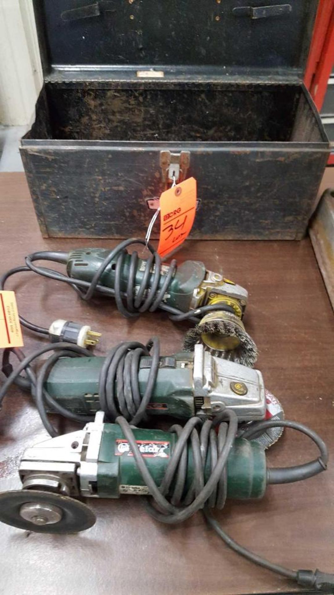 Lot includes Ridgid shop vac, Makita chop saw, skilsaw, (3) grinders, and battery operated electric - Image 3 of 4