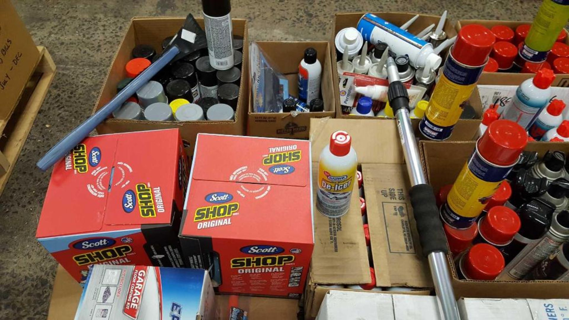 Lot of assorted (100 +) cans automotive sprays - Image 4 of 4