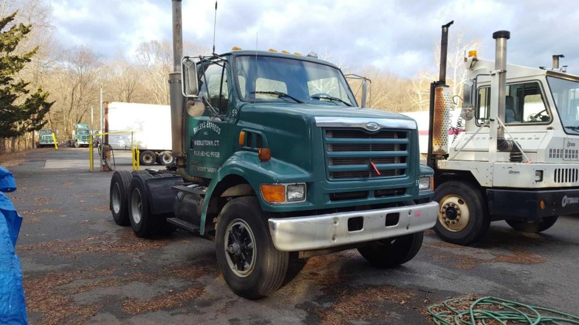 2000 Sterling LT 9501 tractor with Cummins N14-435 Diesel motor, Eaton Fuller 10 spd trans, Sterling - Image 2 of 4