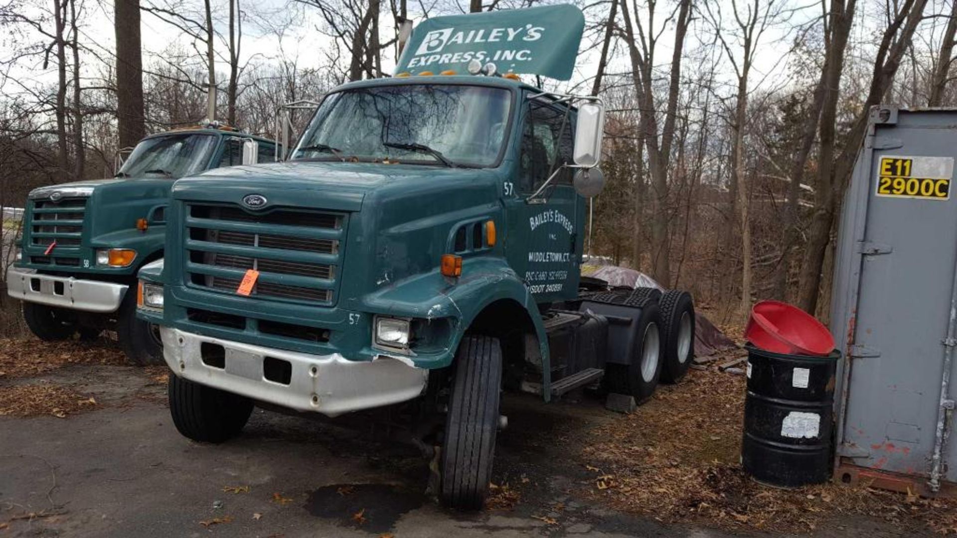 1998 Ford LNT9000 tractor with Cummins N14-350HP Diesel motor, Eaton Fuller 10 spd trans, Neway Air - Image 2 of 2