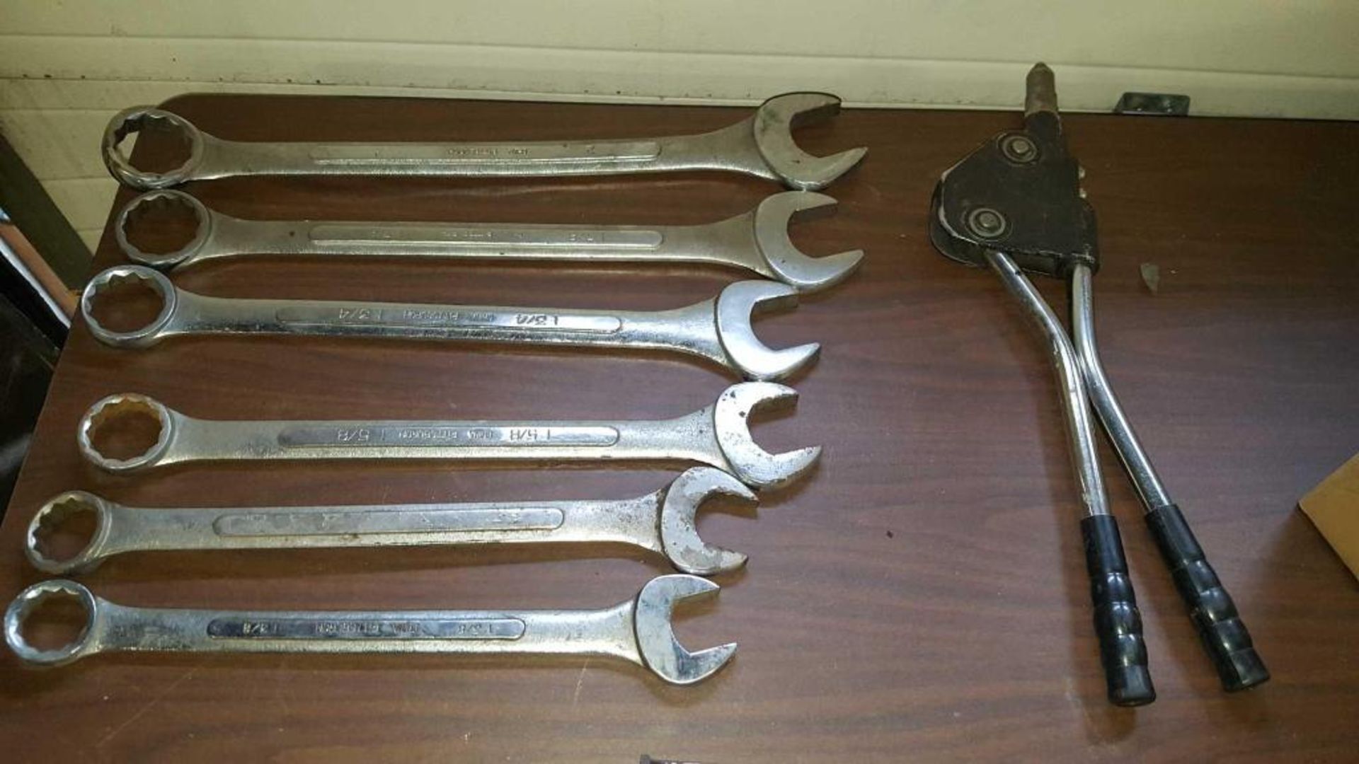 Lot of assorted tools including (3)assorted pipe wrenches, (6) open end/ closed end wrenches, (2) as - Image 3 of 5