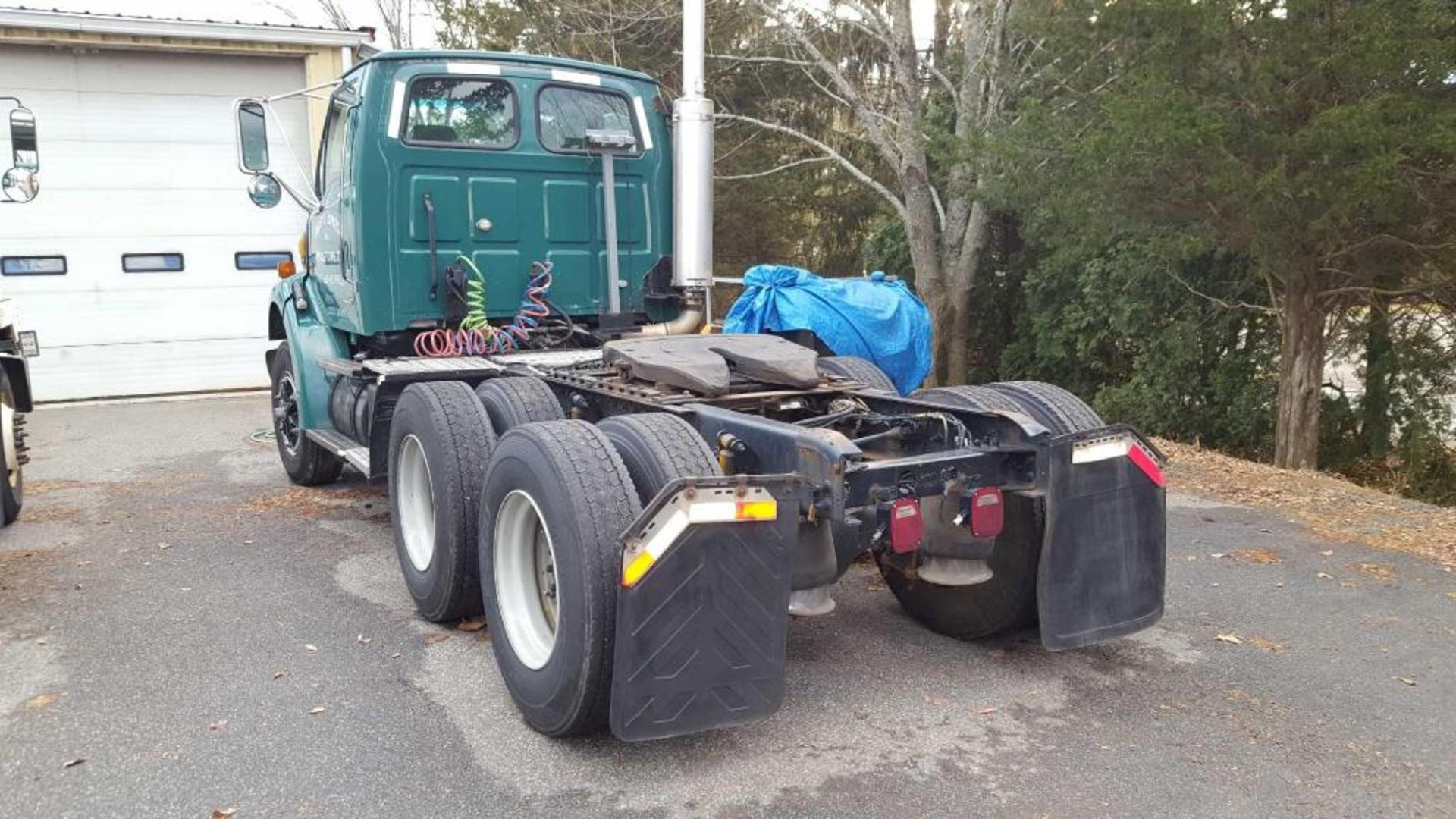 2000 Sterling LT 9501 tractor with Cummins N14-435 Diesel motor, Eaton Fuller 10 spd trans, Sterling - Image 4 of 4