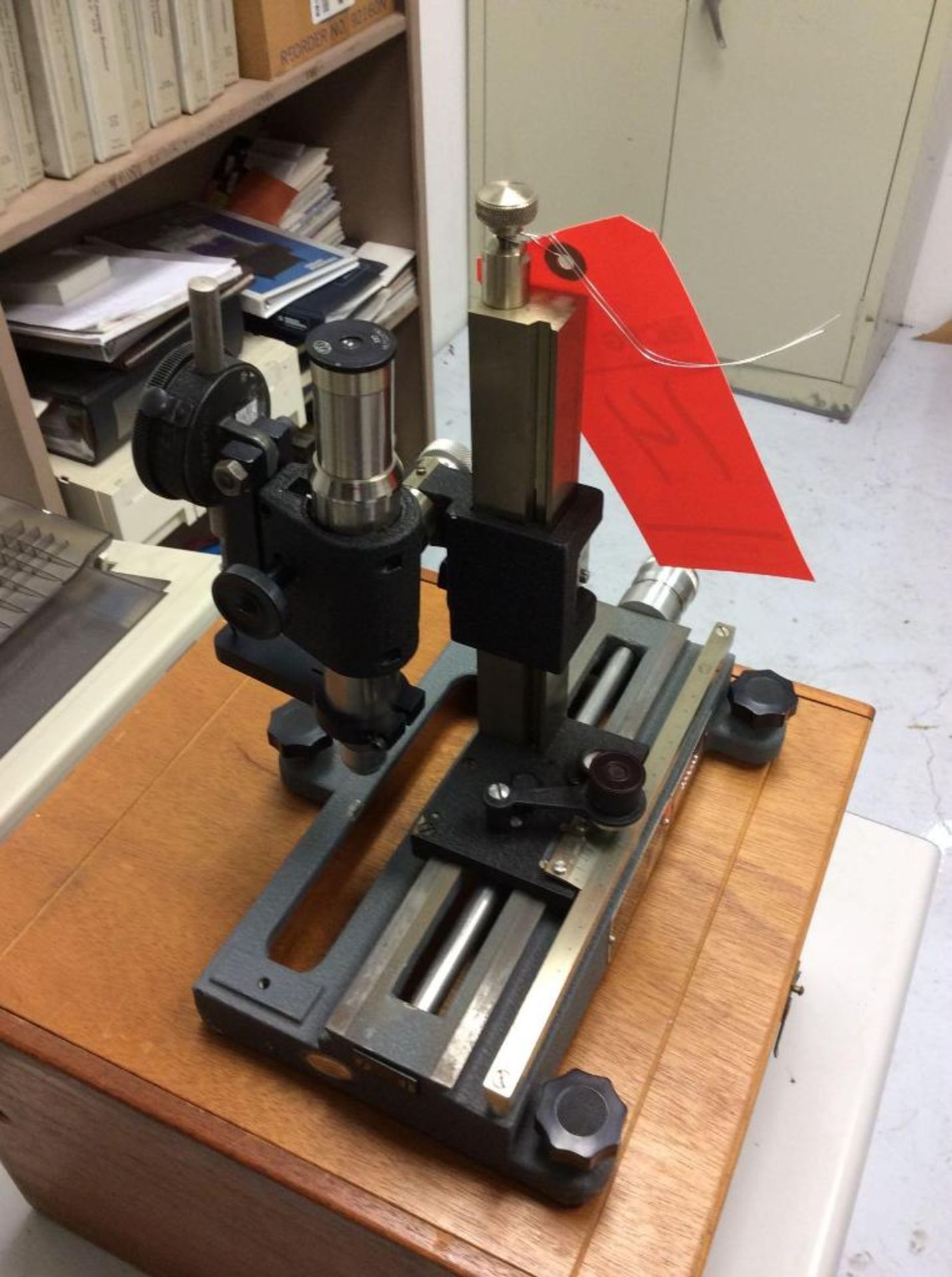 Precision Tool and Instrument Co Measuring microscope type 2158, sn 5782-1-8 with case - Image 2 of 4
