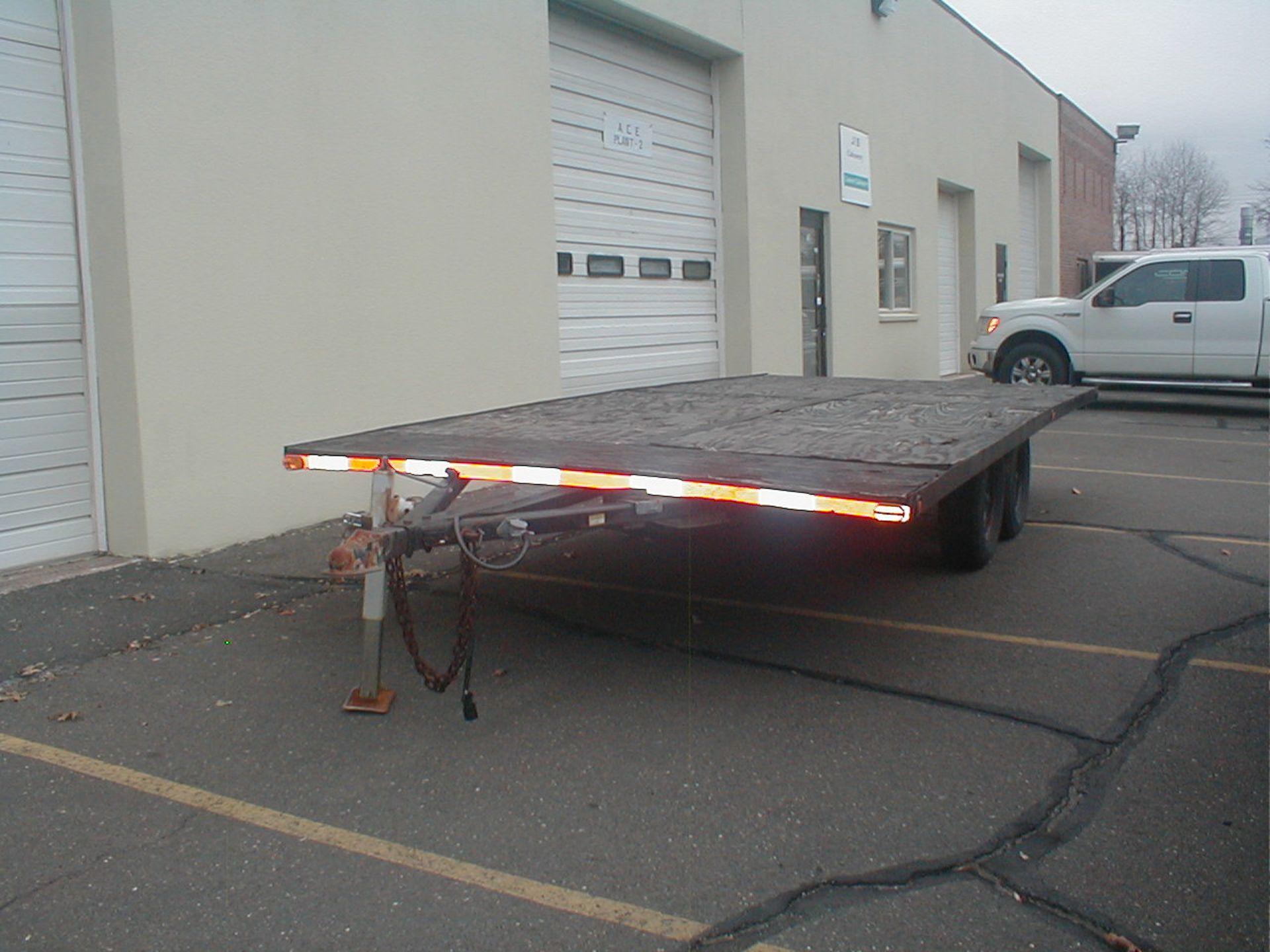 18 ' flatbed trailer, custom make, tandem axle, electric brakes - Image 2 of 2