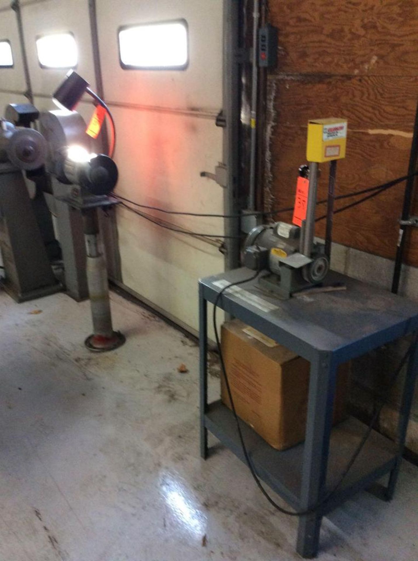 Lot includes (1) Delta 6" double end pedestal grinder, 1/4 hp, 1 ph and (1) Kalamazoo 1" vertical be - Image 2 of 3