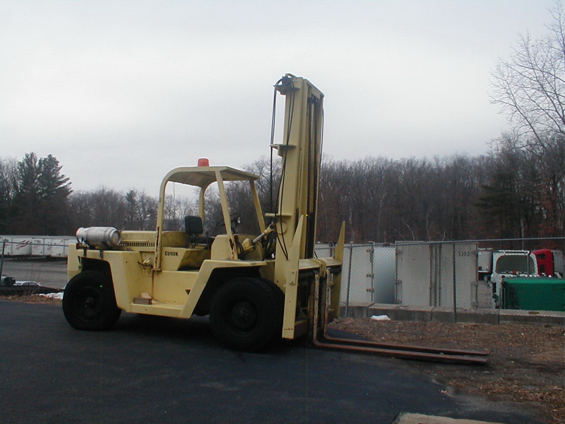Clark CHY160-250, 25,000# capacity forklift, LPG powered, 2 stage mast, fork attachment, 8' forks, 6