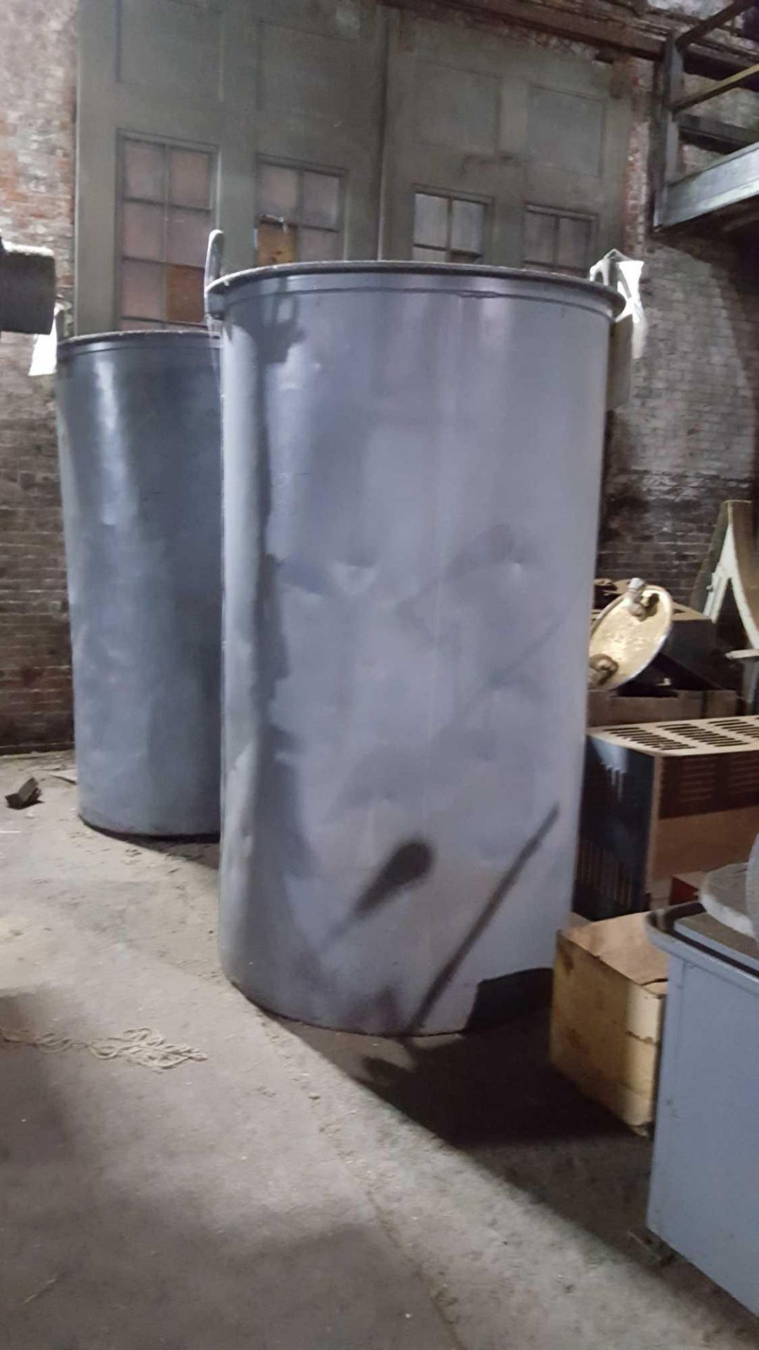 Lot of (2) 7 foot diameter steel cylindrical tank, baskets, and cylindrical steel tanks - Image 6 of 6