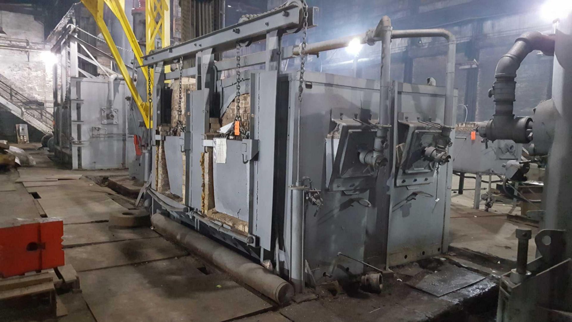 Boston Naval Shipyard oil-fired forging furnace with two manually operated doors, 60 inch by 85 - Image 2 of 5