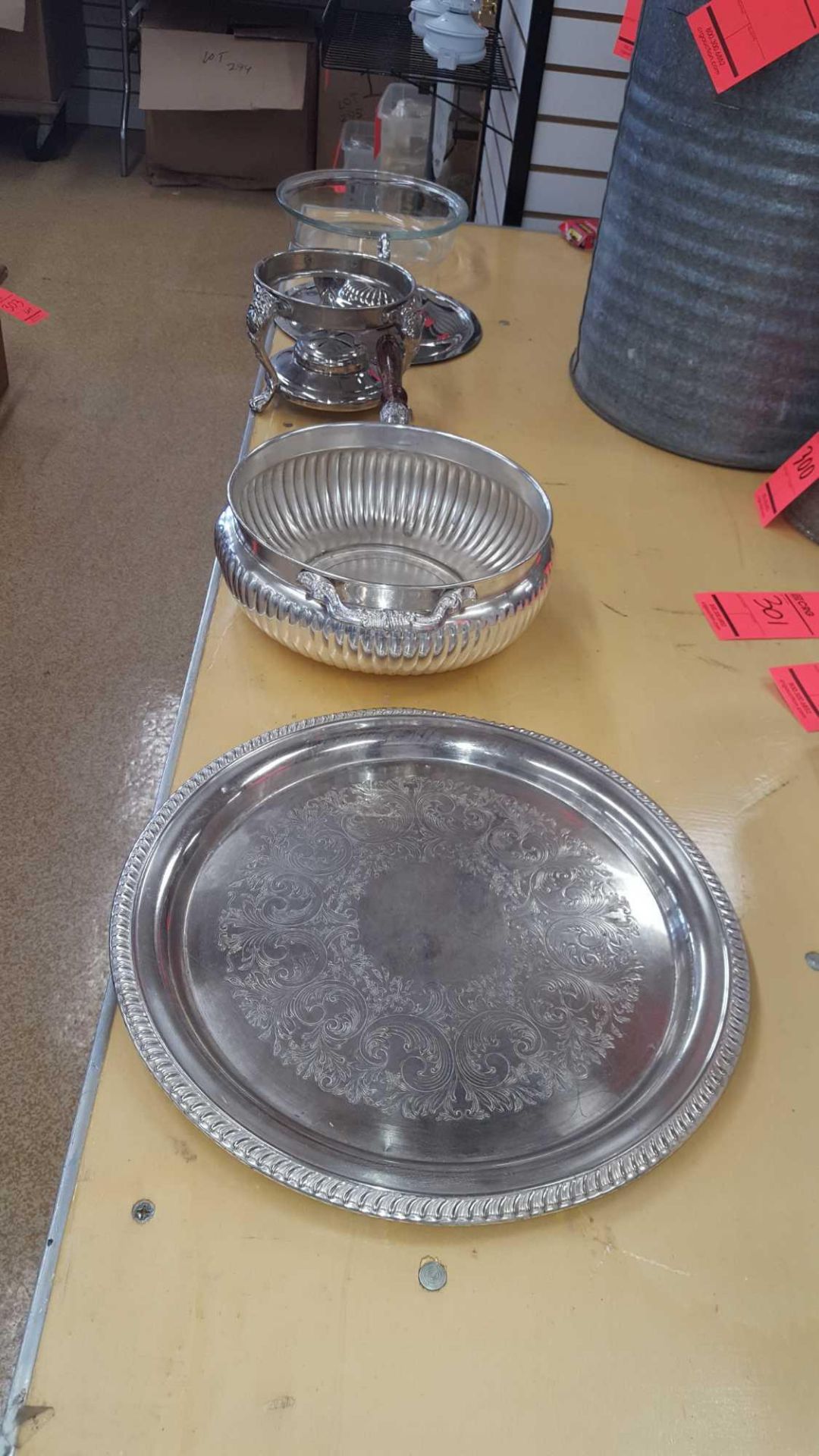 13 qt silver chaffing dish with 16" diameter base plate - Image 2 of 3