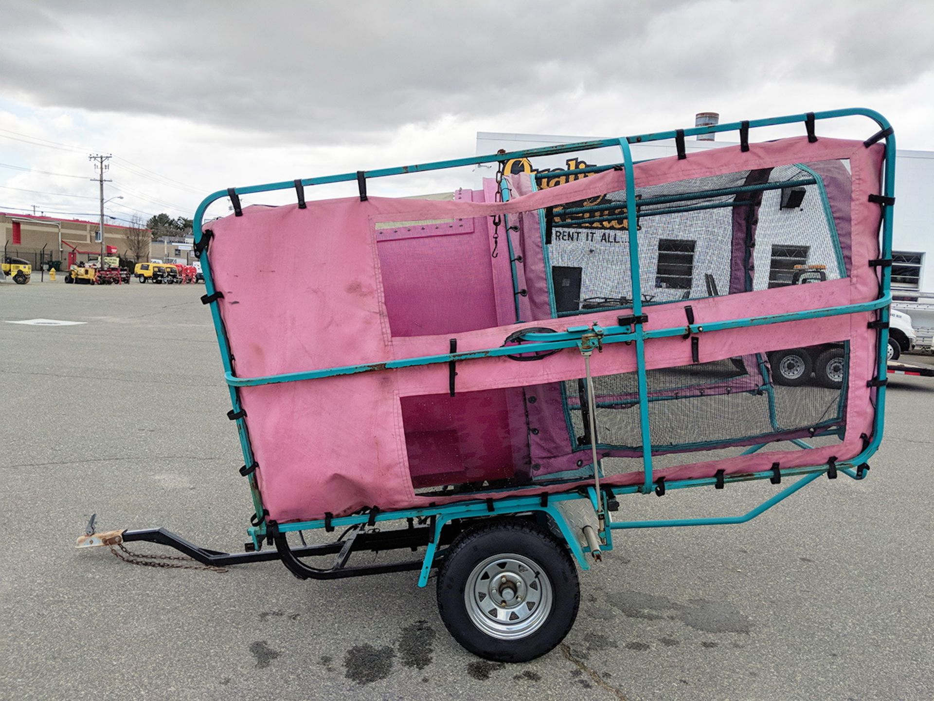 Carriage Creations dunk tank, towable trailer style unit - Image 5 of 5