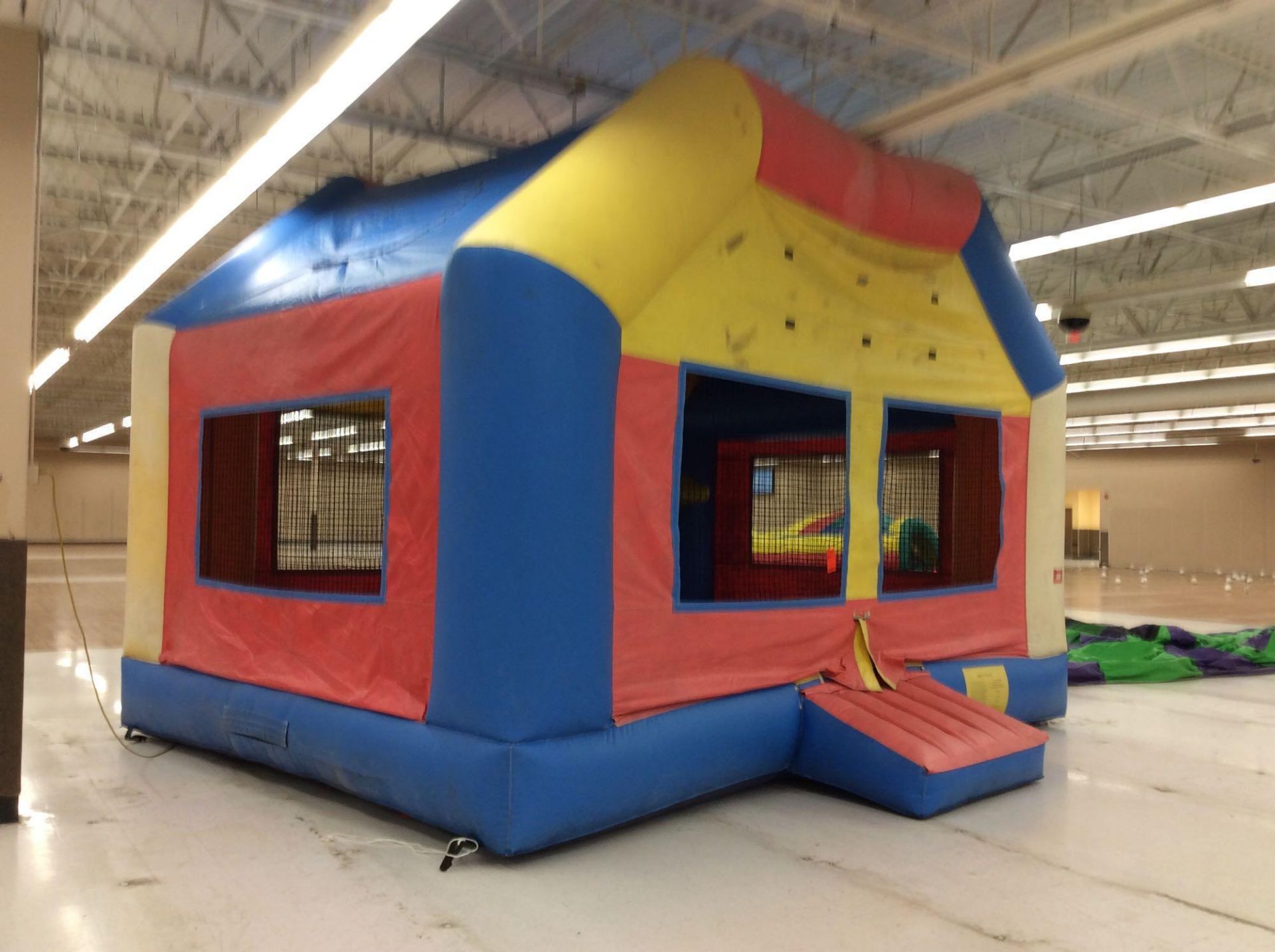 15' x 20' inflatable " fun house" , with blower - Image 2 of 4