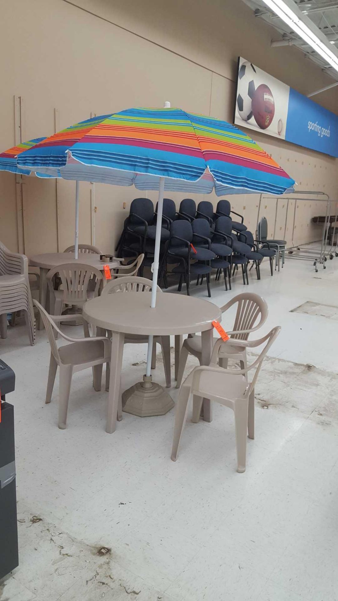 Patio furniture lot - includes (1) resin table, (4) resin stacking chairs, umbrella, and umbrella