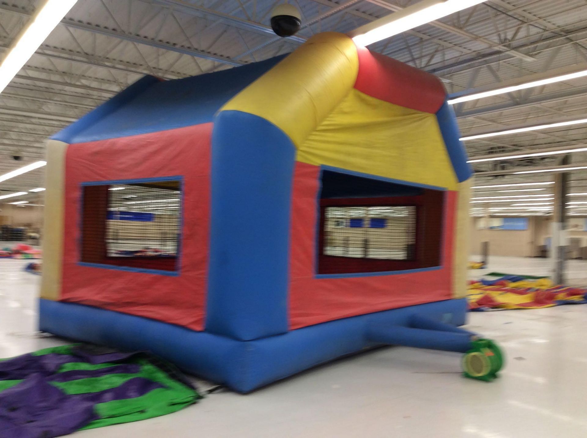 15' x 20' inflatable " fun house" , with blower - Image 3 of 4