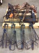 Lot of (13) asst scaffolding pump jacks and roofing brackets