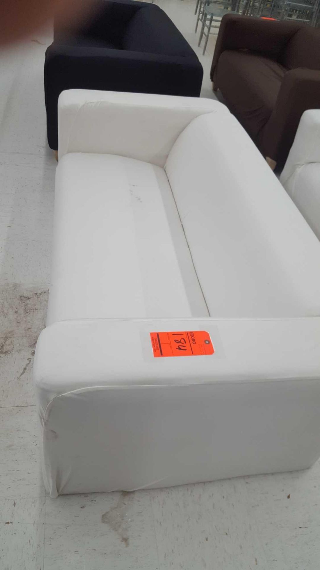 Lot of (3) assorted sofas with white slipcovers, no legs - Image 4 of 4