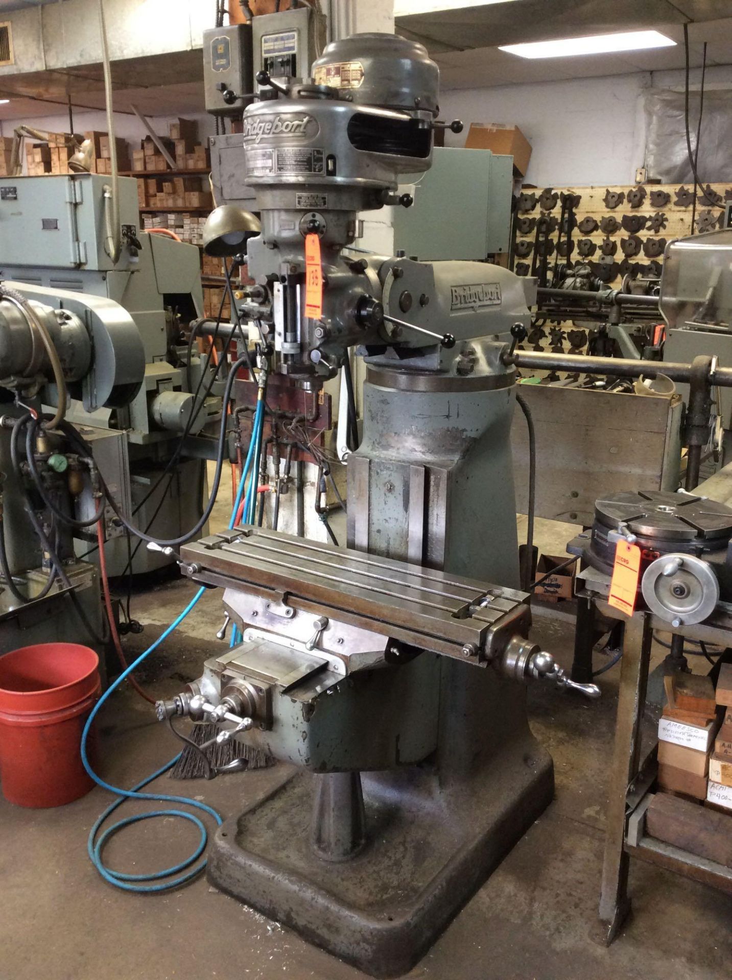 Bridgeport vertical milling machine, sn 39450, 1 hp, 3 phase, 9" x 32" T-slot table - Image 2 of 4