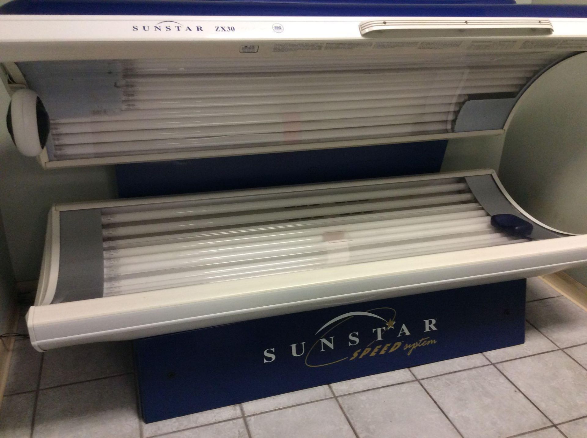 Wolff Sunstar ZX30 Speed System tanning bed (room 1), with (30) 100 watt bulbs - Image 2 of 2