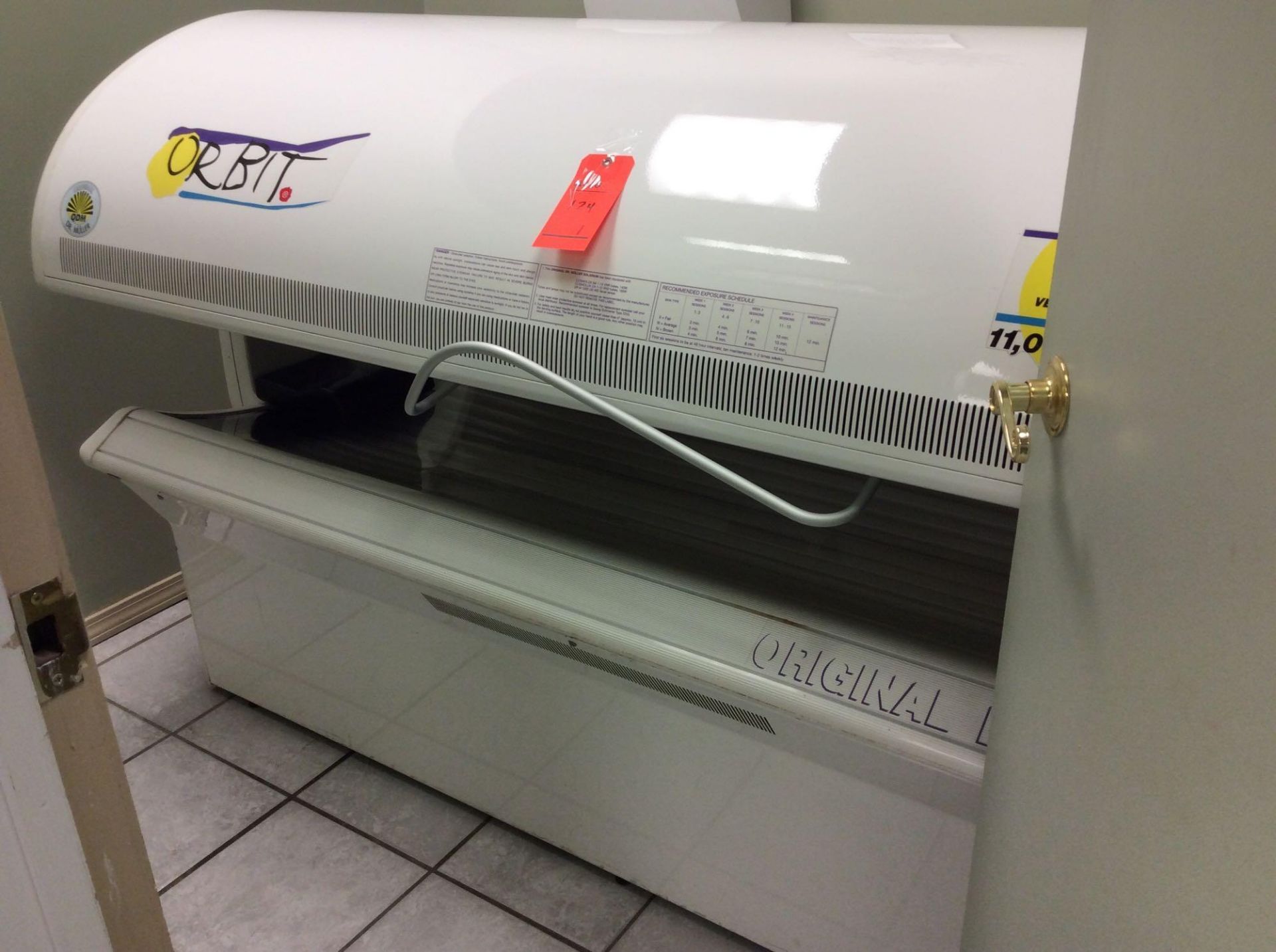 Dr Muller "Orbit" tanning booth, VHP 44/4, 11,000-watt, with digital timer (room 6), with (45) bulbs