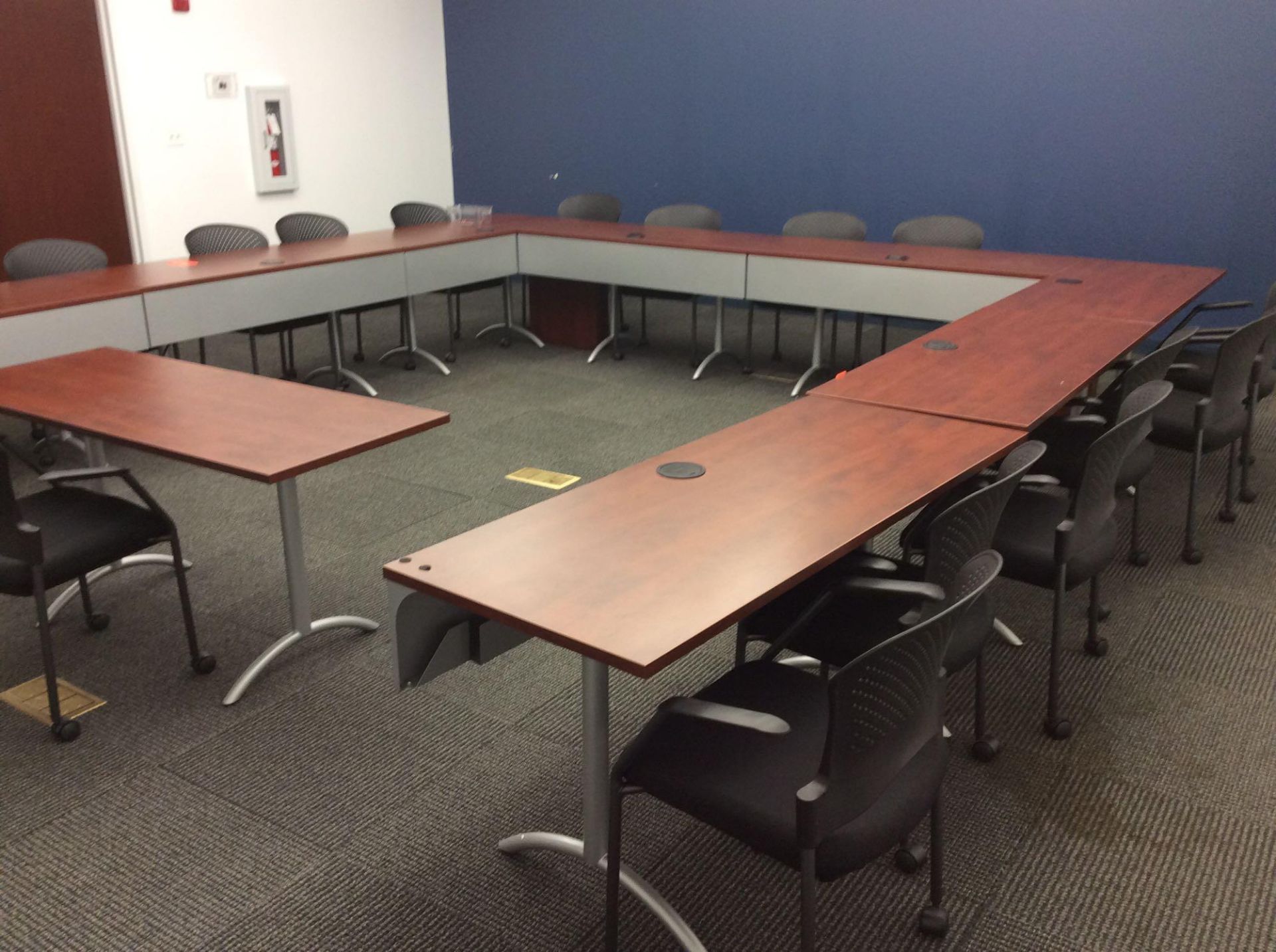 Sectional U-shaped conference room including (8) 5' wood top and steel legged tables with metal drop - Image 2 of 5