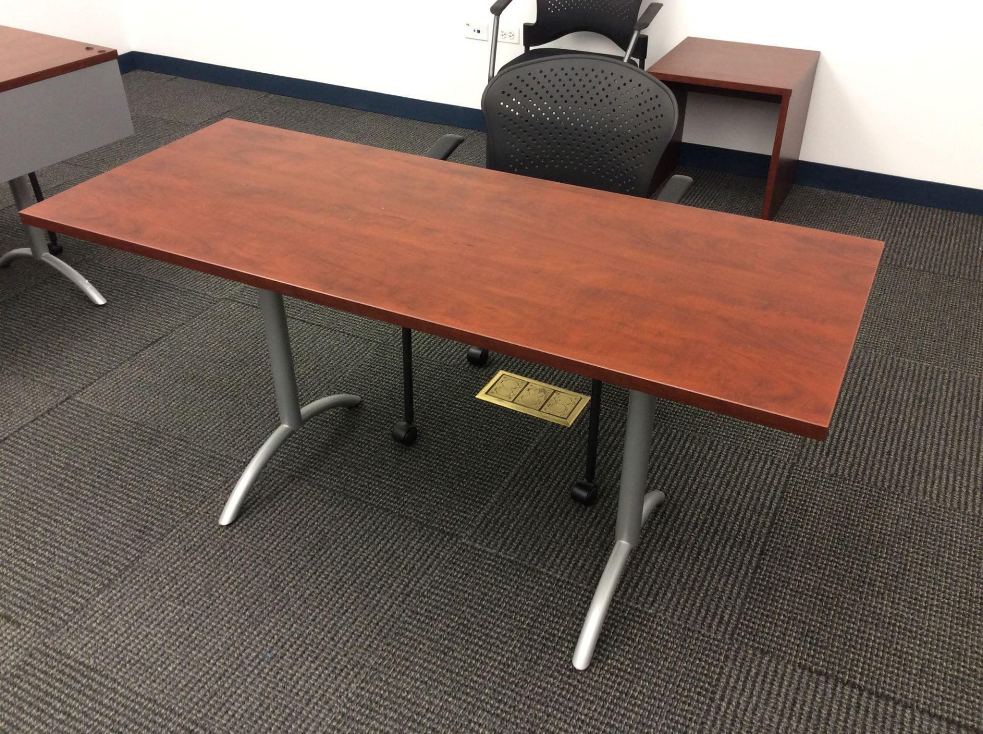 Sectional U-shaped conference room including (8) 5' wood top and steel legged tables with metal drop - Image 5 of 5