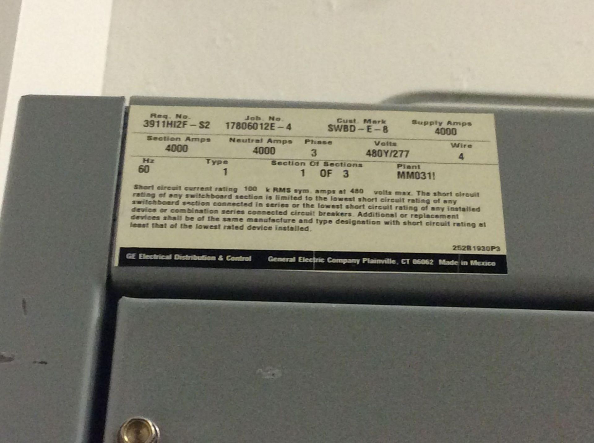 GE Spectra Series switchboard, 3 panel with (1) draw out and (4) breakers (LOCATED IN BATAVIA) - Image 2 of 4