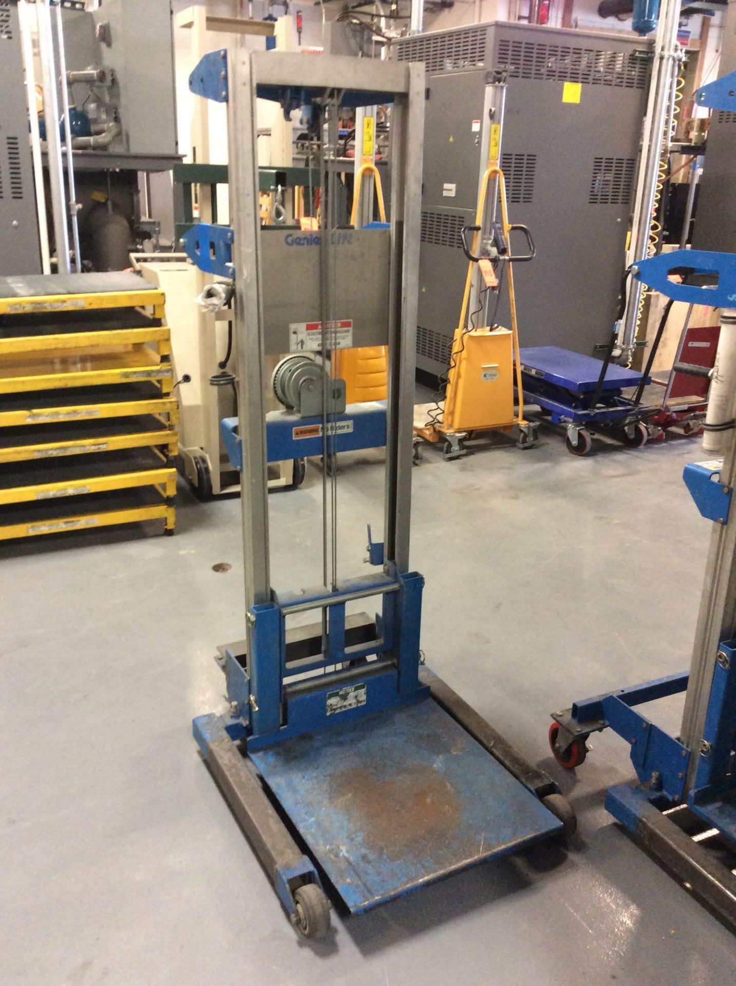 Genie hand operated die lift table, mn GL-8, 400 lb capacity - Image 2 of 3