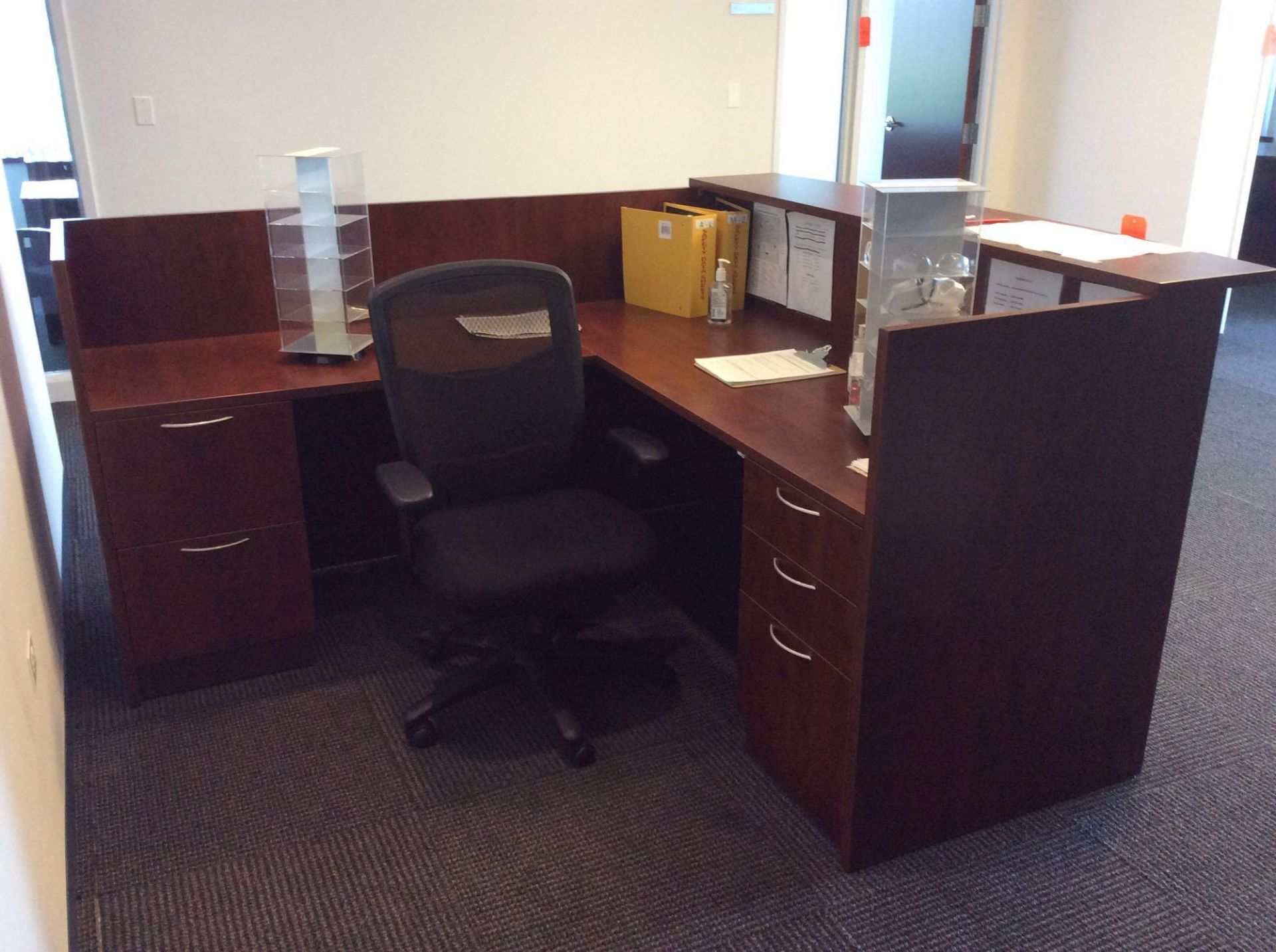 Wood L-shaped receptionist desk with executive chair (LOCATED IN BATAVIA) - Image 3 of 3