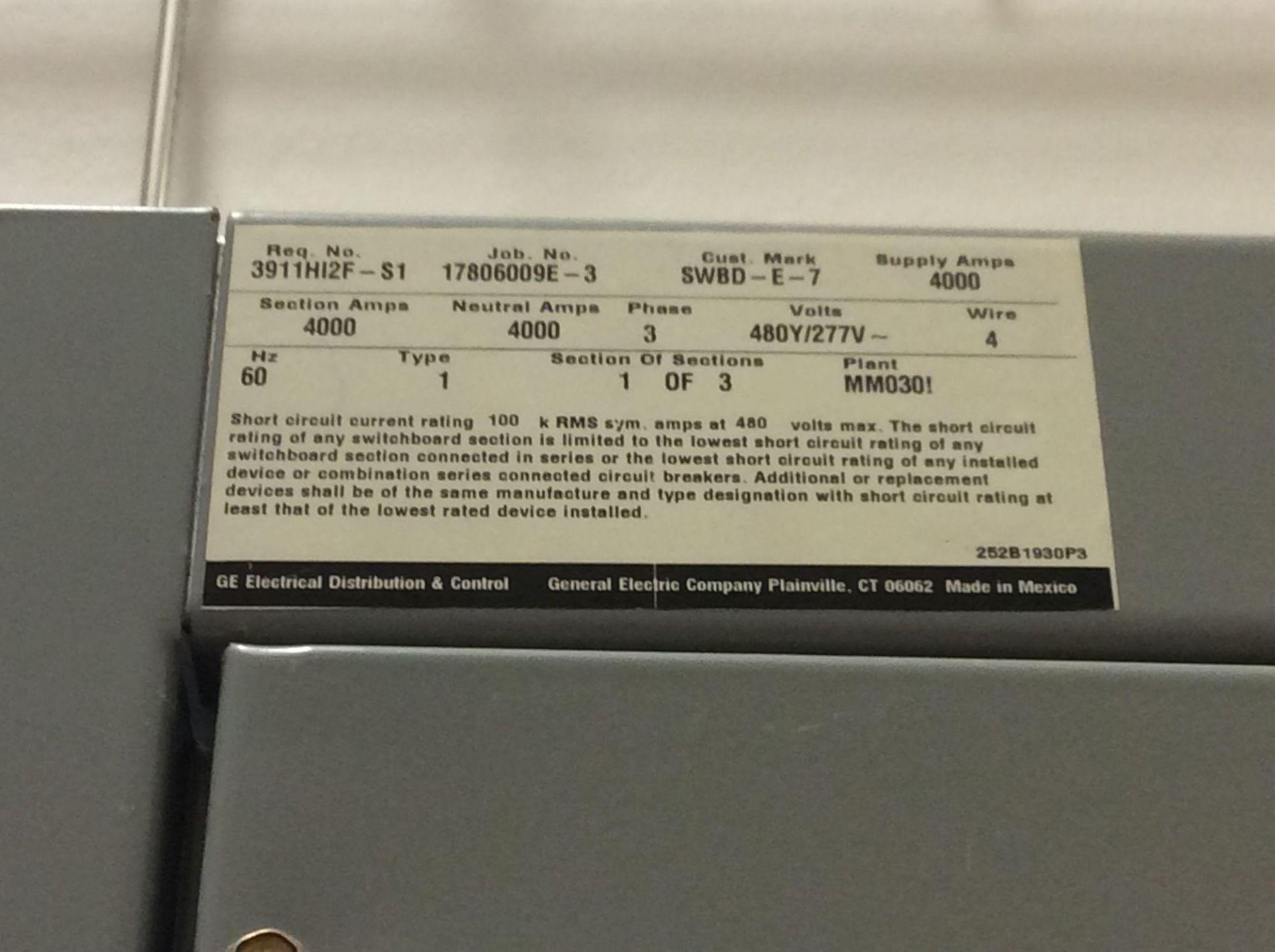 GE Spectra Series switchboard, 3 panel with (1) draw out and (4) breakers (LOCATED IN BATAVIA) - Image 3 of 5