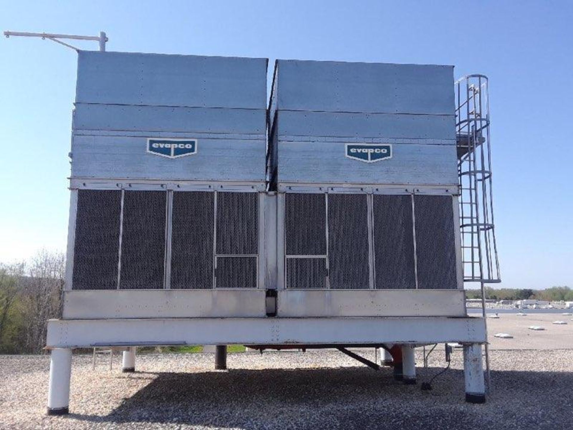 Evapco cooling tower, mn AT 224-518, sn 10-399542 with controls - located on roof