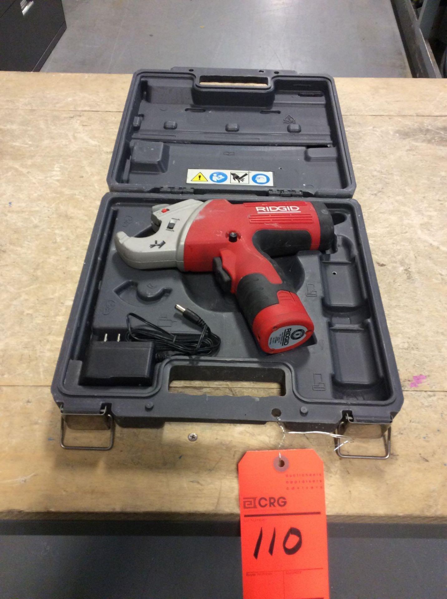 Ridgid 12 volt cordless pipe cutter, mn TC-40 with case