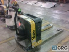 Yale electric walk behind pallet jack with built-in charger m/n mpb040-en24t2748, s/n b827n35437g,