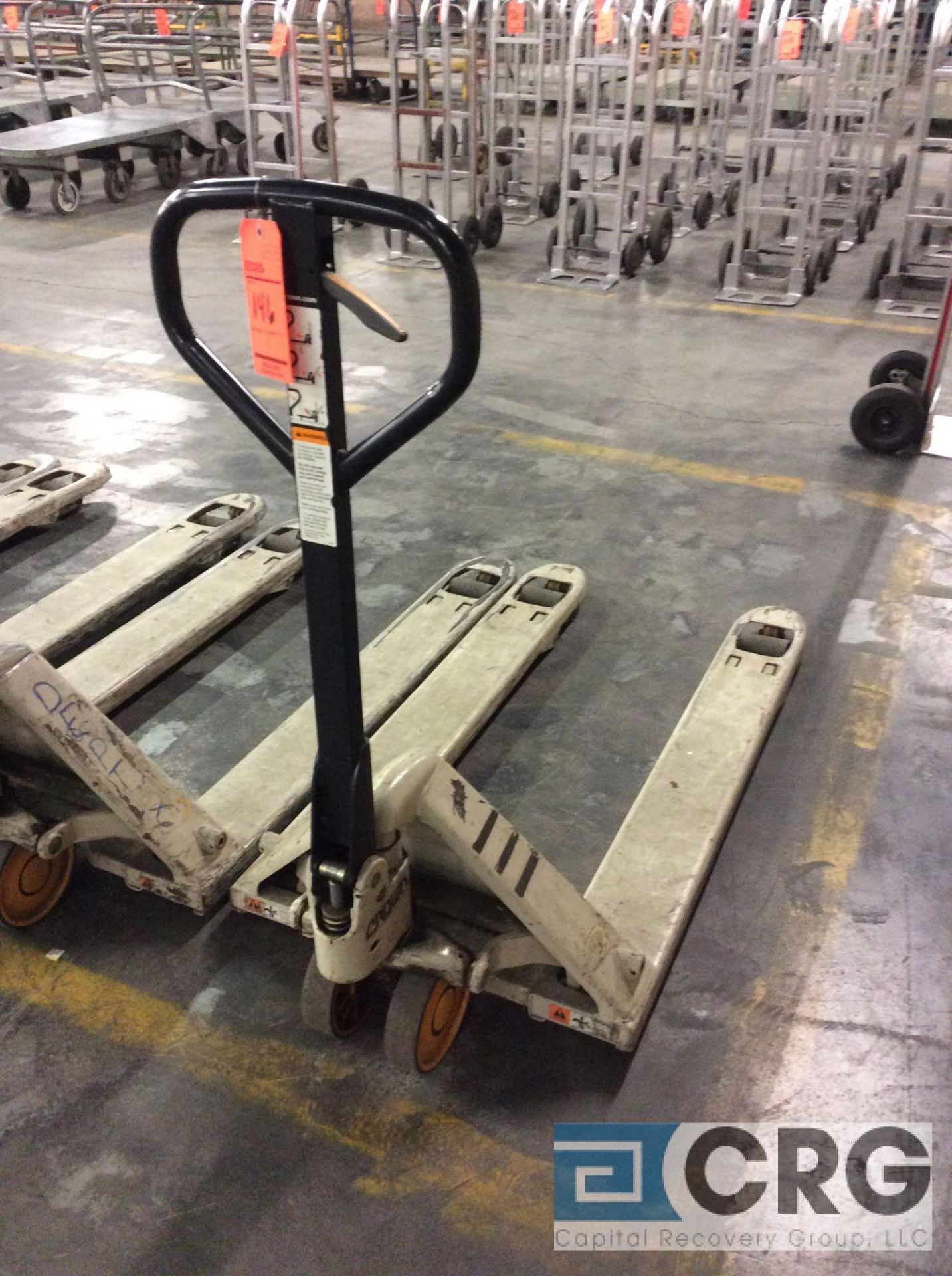 Crown PTH-50 hydraulic pallet jack, 5000 lb capacity